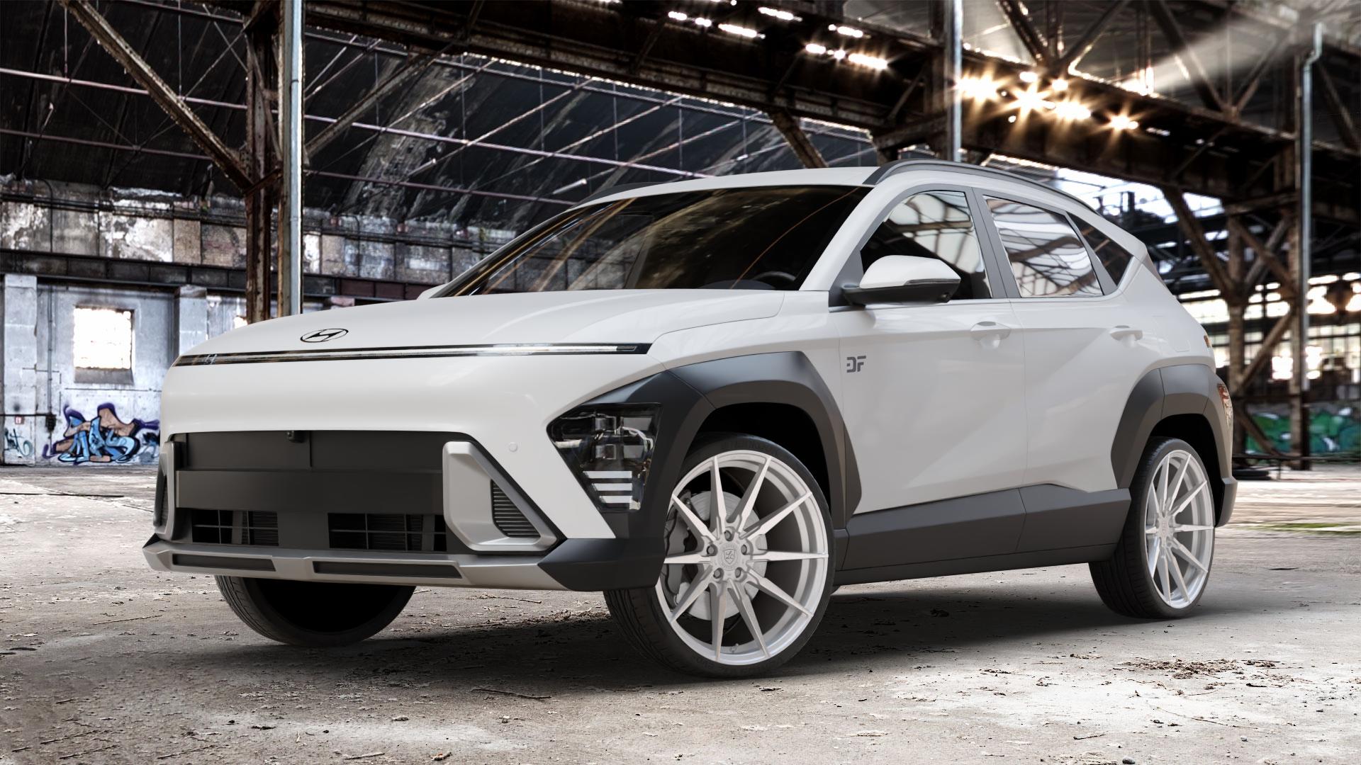 La Chanti Performance LC-P11 Machined Silver Felge mit Reifen silber in 21Zoll Winterfelge Alufelge auf weissem Hyundai Kona Typ SX2 ⬇️ mit 15mm Tieferlegung ⬇️ Old Industrial Hall_max_4400mm_2024 Frontansicht_1