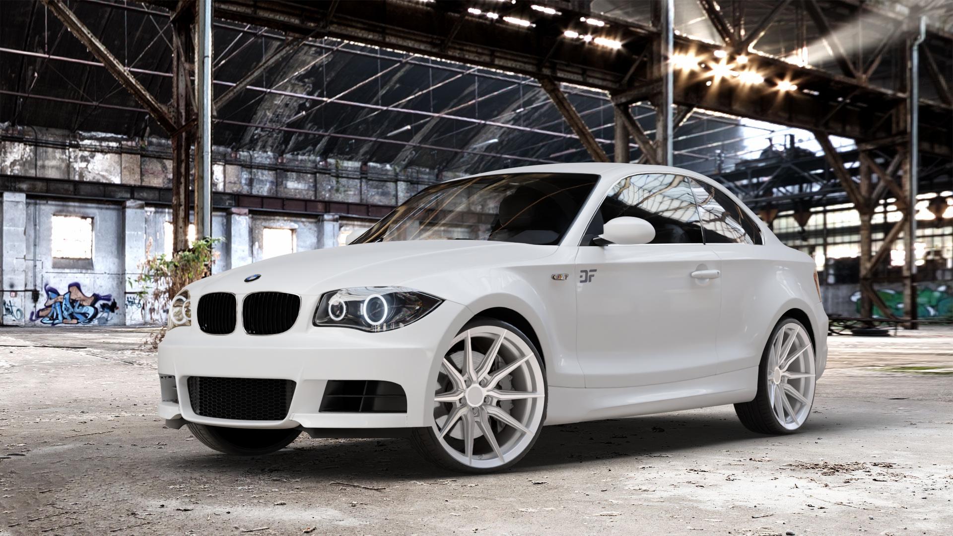 La Chanti Performance LC-P18 Machined Silver Felge mit Reifen silber in 20Zoll Winterfelge Alufelge auf weissem BMW 120d Typ E82 (Coupe) 123d 125i 135i 1M 118d 120i 1er Coupé (182, 1C) ⬇️ mit 15mm Tieferlegung ⬇️ Old Industrial Hall_max_4400mm_2024 Frontansicht_1