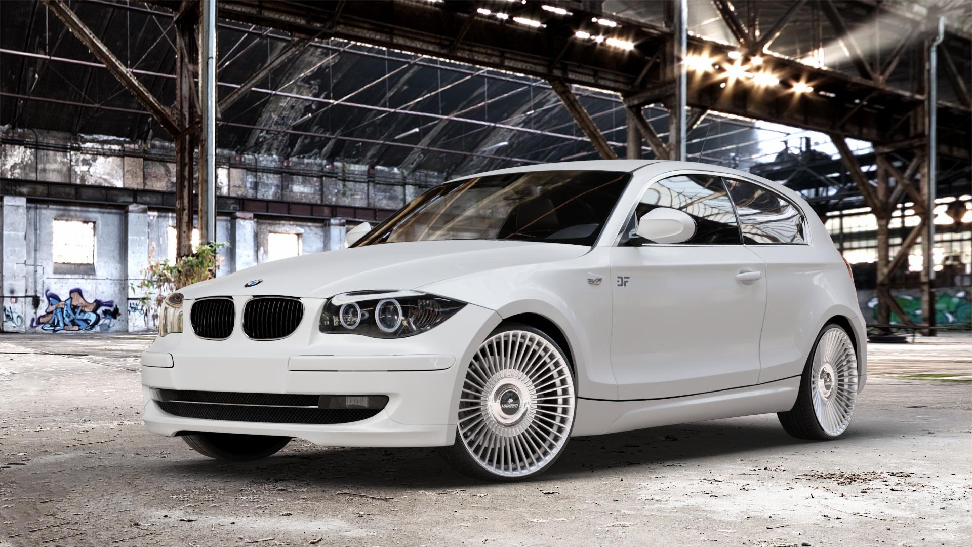 La Chanti Performance LC-P19 (Floating Cap) Machined Silver Felge mit Reifen silber in 20Zoll Alufelge auf weissem BMW 118d Typ E81 120d 116i 118i 120i 130i 123d 116d 1er Dreitürer (187, 1K2) ⬇️ mit 15mm Tieferlegung ⬇️ Old Industrial Hall_max_4400mm_2024 Frontansicht_1