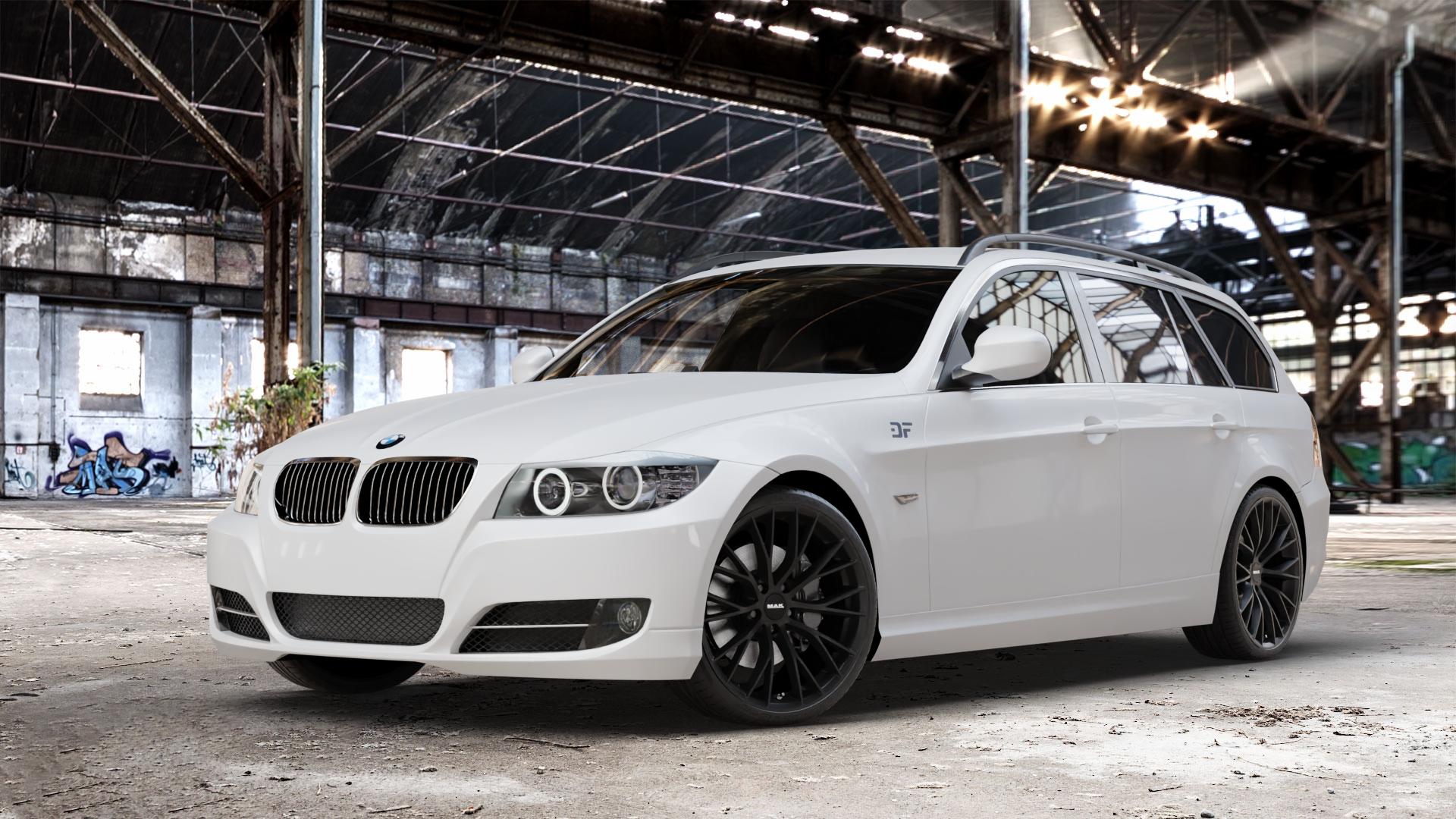 MAK Munchen Matt Black Felge mit Reifen schwarz in 19Zoll Winterfelge Alufelge auf weissem BMW 318i Typ E91 (Touring) 320i 325i 330i 320d 330d 318d 325xi 330xi 335i 335d 325d 330xd 335xi 320xd 316d 316i 3er Touring (390L, 390X, 3K, 3K-N1) ⬇️ mit 15mm Tieferlegung ⬇️ Old Industrial Hall_max_4400mm_2024 Frontansicht_1