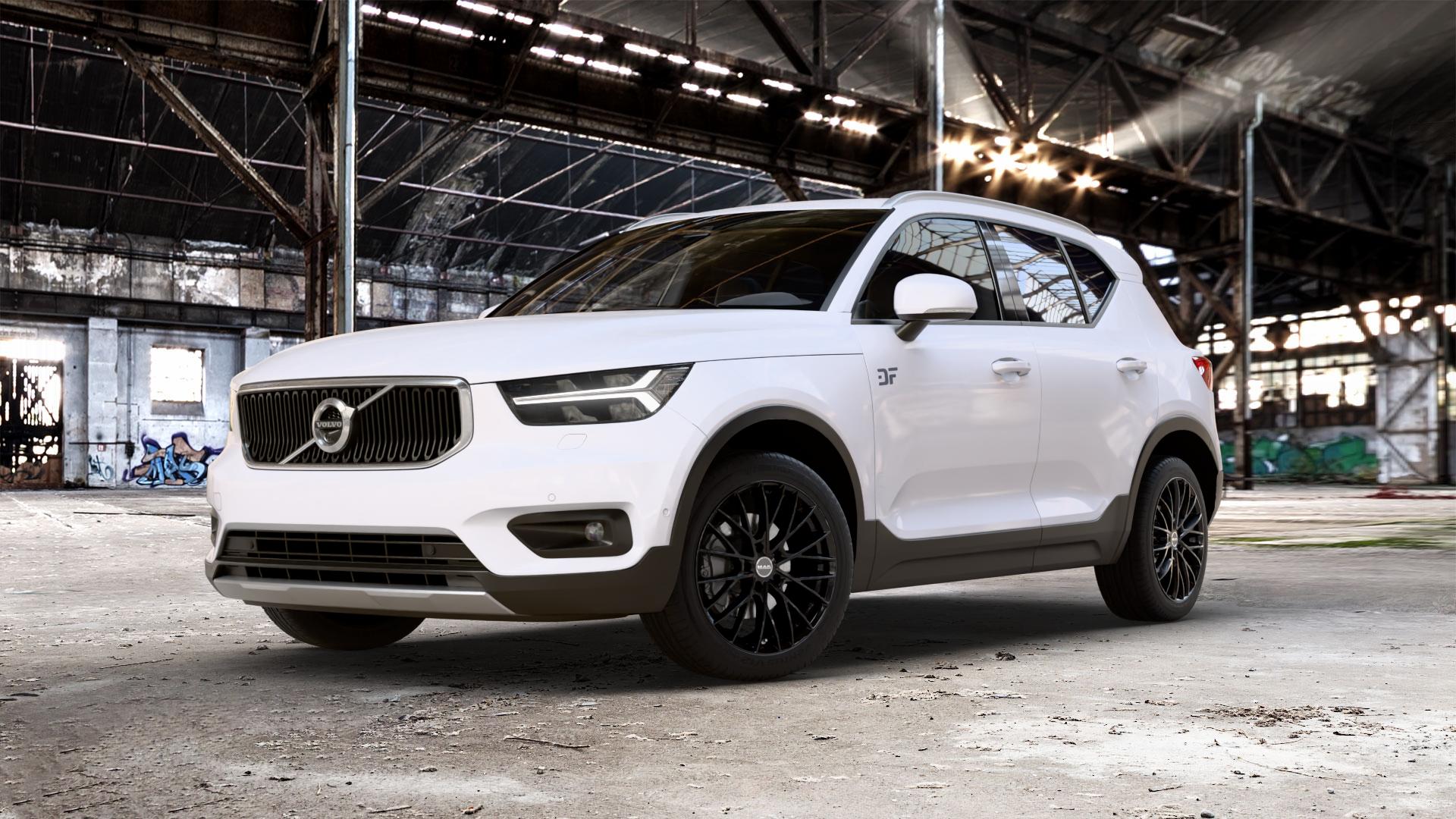 MAK Speciale Gloss Black Felge mit Reifen schwarz in 19Zoll Winterfelge Alufelge auf weissem Volvo XC40 Typ X ⬇️ mit 15mm Tieferlegung ⬇️ Old Industrial Hall_max_5300mm_2024 Frontansicht_1