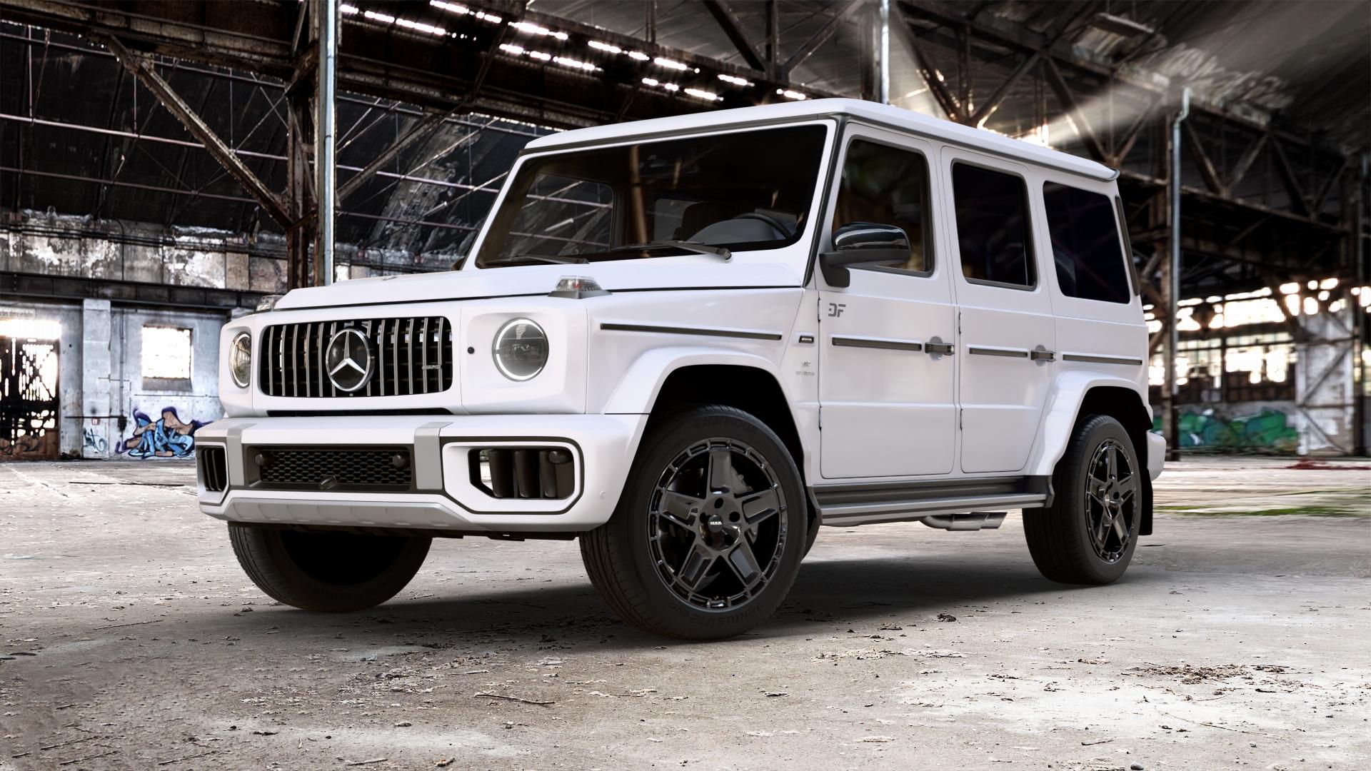 MAK Trek Gloss Black Felge mit Reifen schwarz in 20Zoll Winterfelge Alufelge auf weissem Mercedes G-Klasse Typ W465 3,0l G 450d 270kW Mild-Hybrid (367 PS) 500 330kW (449 0,0l 580 EQ 223kW (303 4,0l 63 AMG 430kW (585 ⬇️ mit 15mm Tieferlegung ⬇️ Old Industrial Hall_max_5300mm_2024 Frontansicht_1