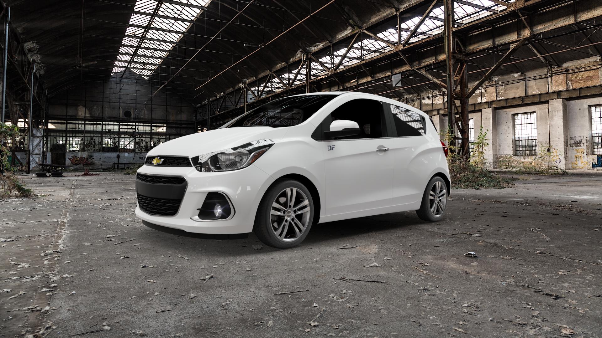 MAK Zenith Light Titan Felge mit Reifen grau/silber in 15Zoll Winterfelge Alufelge auf weissem Chevrolet Spark Typ CHIS ⬇️ mit 15mm Tieferlegung ⬇️ Old Industrial Hall_max5000mm_2022 Frontansicht_1
