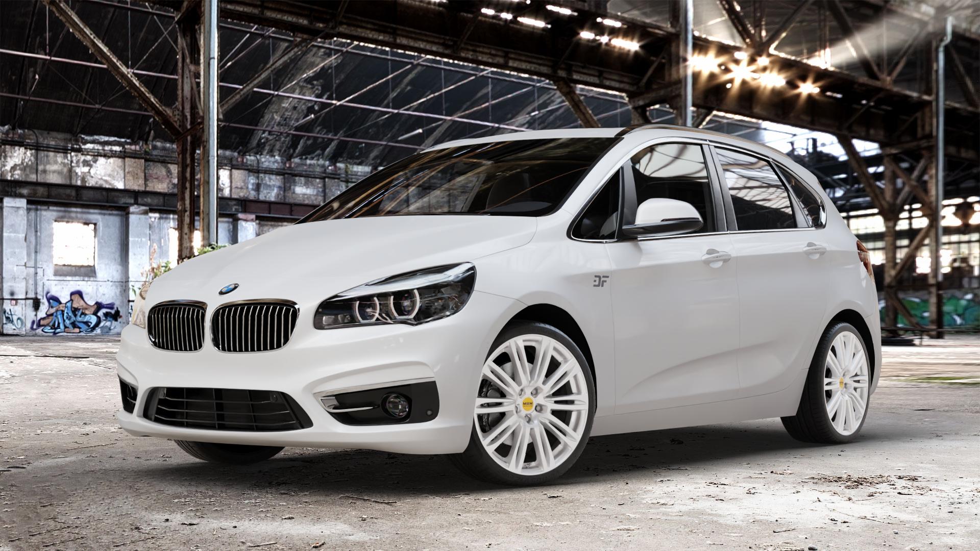 MAM A4 SILVER PAINTED Felge mit Reifen silber in 19Zoll Winterfelge Alufelge auf weissem BMW 2er F45 Active Tourer (UKL-L) (F2AT) Facelift ⬇️ mit 15mm Tieferlegung ⬇️ Old Industrial Hall_max_4400mm_2024 Frontansicht_1