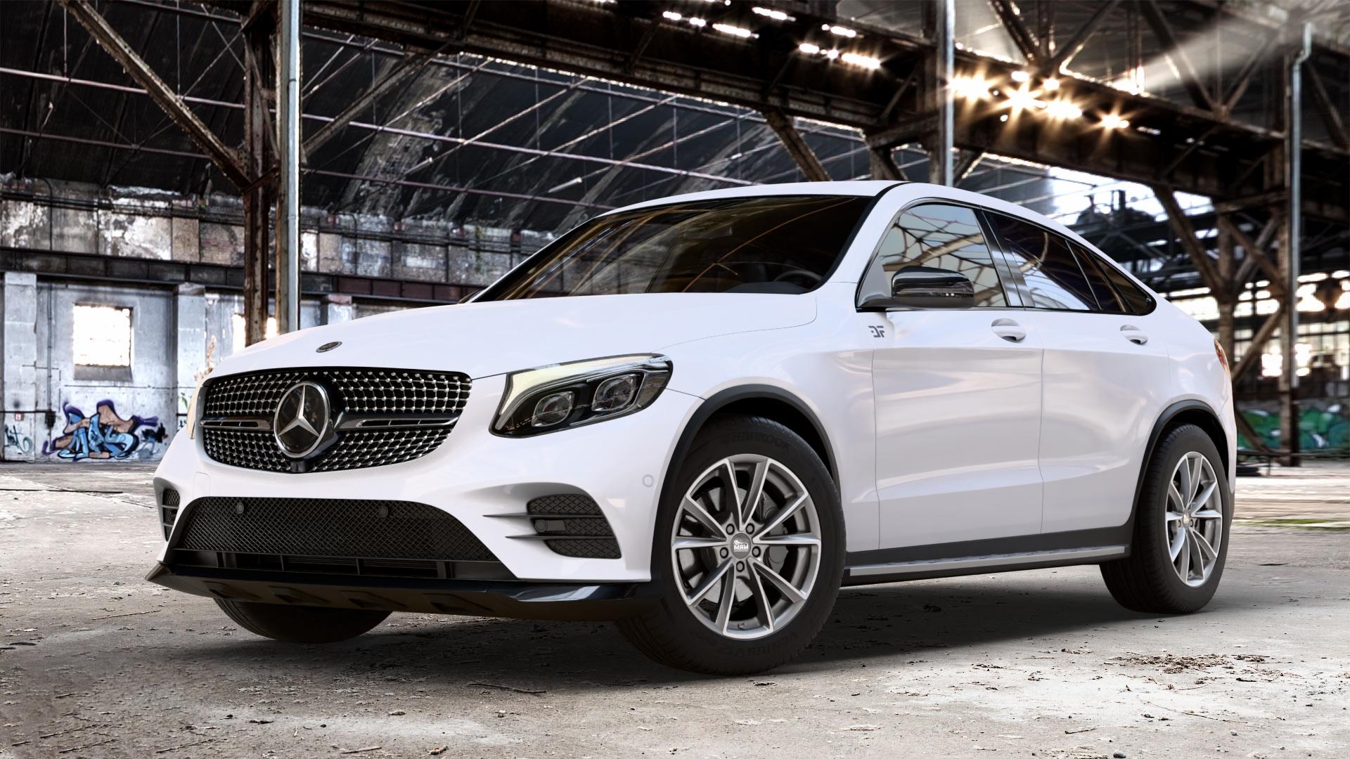 MAM A5 PALLADIUM FRONT POLISH Felge mit Reifen grau silber mehrfarbig in 18Zoll Winterfelge Alufelge auf weissem Mercedes GLC-Klasse Coupe Typ C253 ⬇️ mit 15mm Tieferlegung ⬇️ Old Industrial Hall_max_4400mm_2024 Frontansicht_1