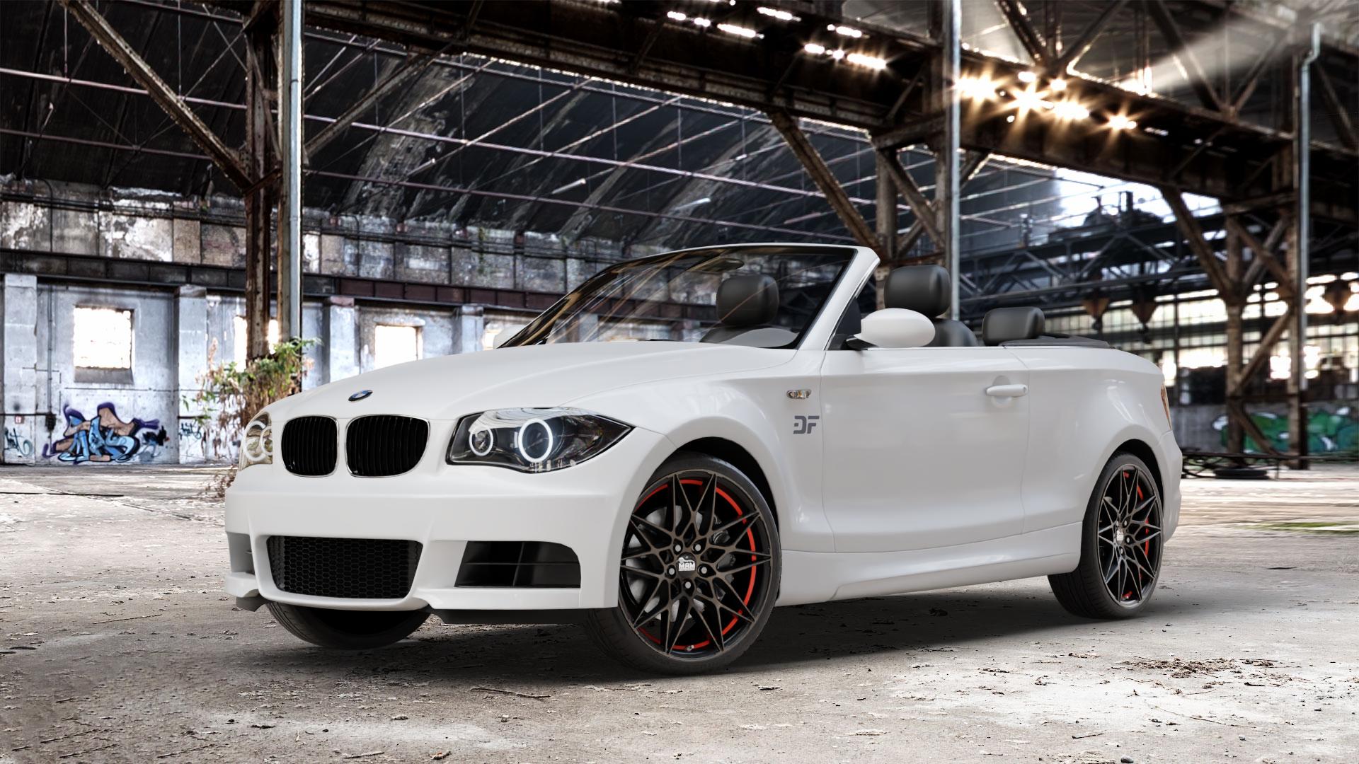 MAM B2 BRONZE RED INSIDE Felge mit Reifen rot in 19Zoll Winterfelge Alufelge auf weissem BMW 118i Typ E88 (Cabriolet) 120d 120i 125i 135i 123d 118d 1er Cabrio (182, 1C) ⬇️ mit 15mm Tieferlegung ⬇️ Old Industrial Hall_max_4400mm_2024 Frontansicht_1