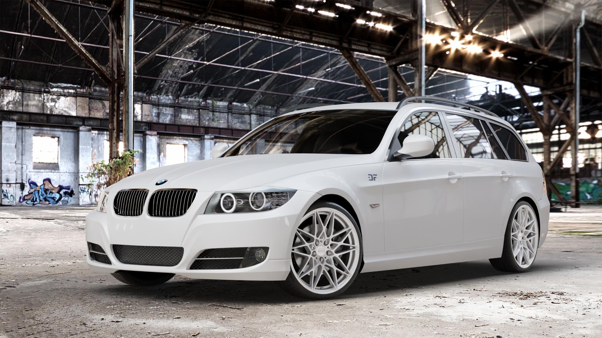 MAM B2 SILVER PAINTED Felge mit Reifen silber in 19Zoll Winterfelge Alufelge auf weissem BMW 318i Typ E91 (Touring) 320i 325i 330i 320d 330d 318d 325xi 330xi 335i 335d 325d 330xd 335xi 320xd 316d 316i 3er Touring (390L, 390X, 3K, 3K-N1) ⬇️ mit 15mm Tieferlegung ⬇️ Old Industrial Hall_max_4400mm_2024 Frontansicht_1
