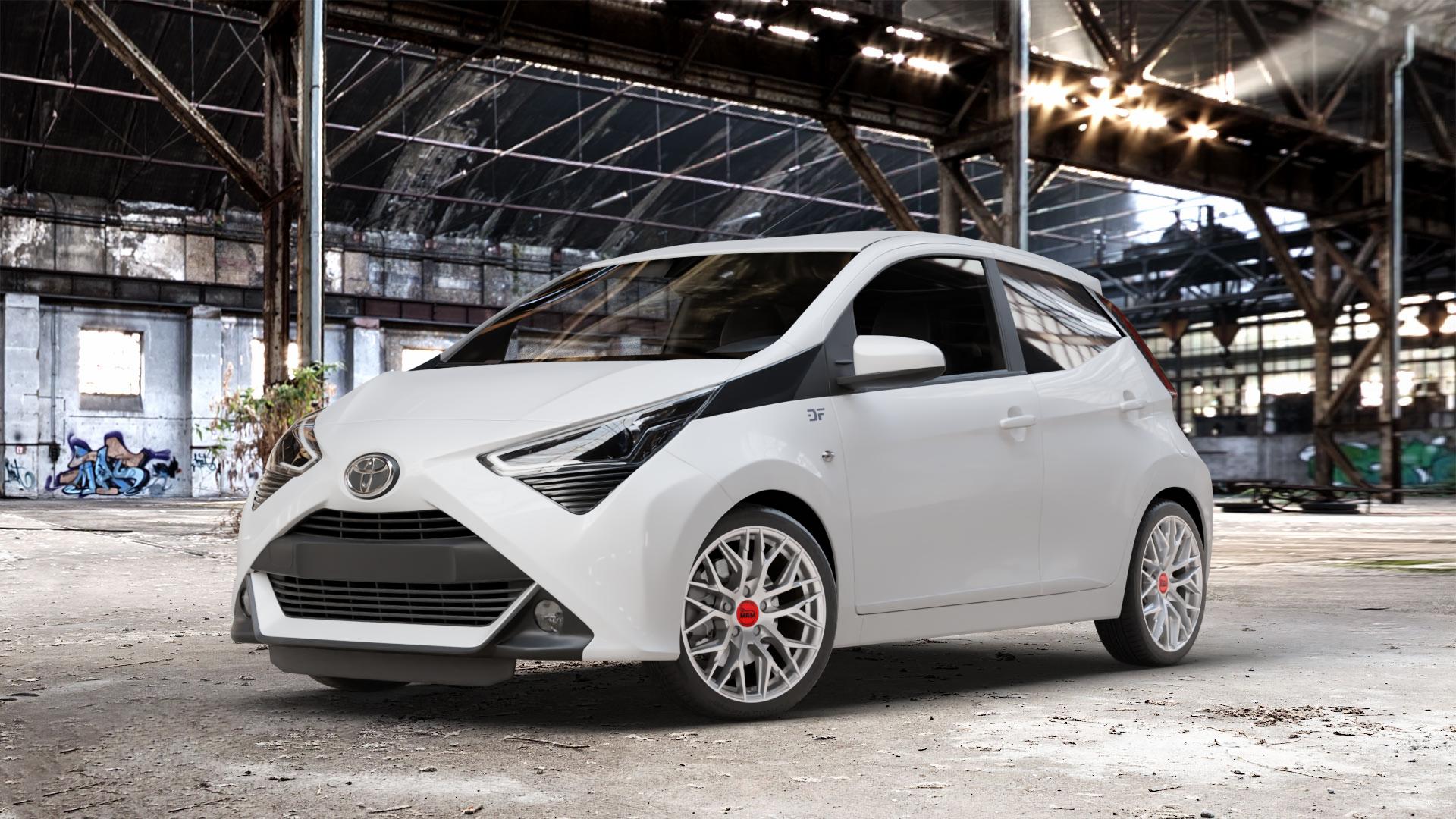 MAM RS4 MATT SILVER PAINTED Felge mit Reifen silber in 16Zoll Winterfelge Alufelge auf weissem Toyota Aygo II Facelift ⬇️ mit 15mm Tieferlegung ⬇️ Old Industrial Hall_max_4400mm_2024 Frontansicht_1