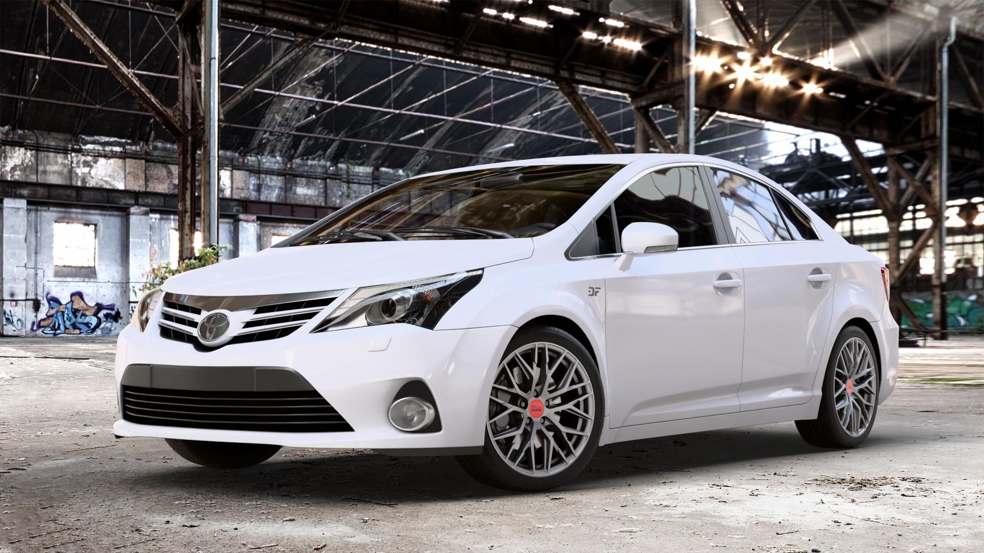 MAM RS4 MATT SILVER PAINTED Felge mit Reifen silber in 18Zoll Winterfelge Alufelge auf weissem Toyota Avensis Limousine Typ T27 Facelift 12-> ⬇️ mit 15mm Tieferlegung ⬇️ Old Industrial Hall_max_4400mm_2024 Frontansicht_1