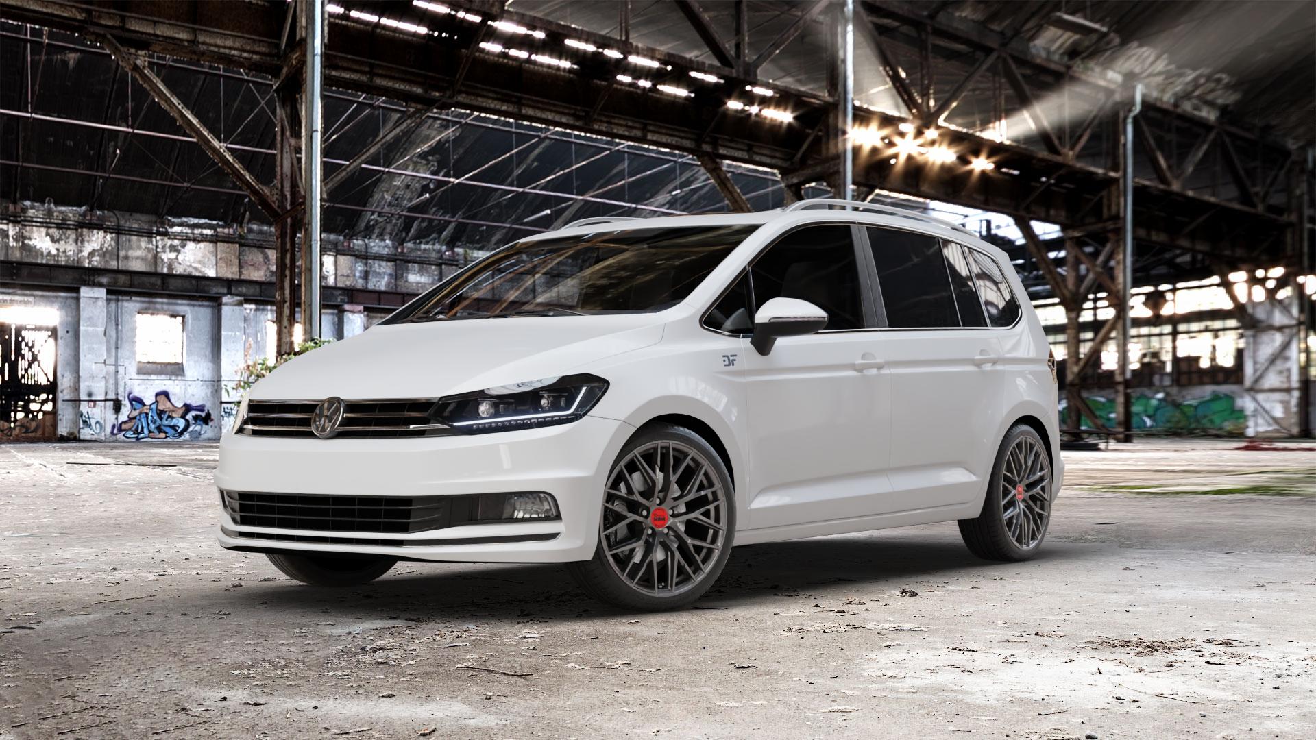 MAM RS4 PALLADIUM PAINTED Felge mit Reifen grau anthrazit in 19Zoll Winterfelge Alufelge auf weissem Volkswagen (VW) Touran III Typ 1T (15->) ⬇️ mit 15mm Tieferlegung ⬇️ Old Industrial Hall_max_5300mm_2024 Frontansicht_1