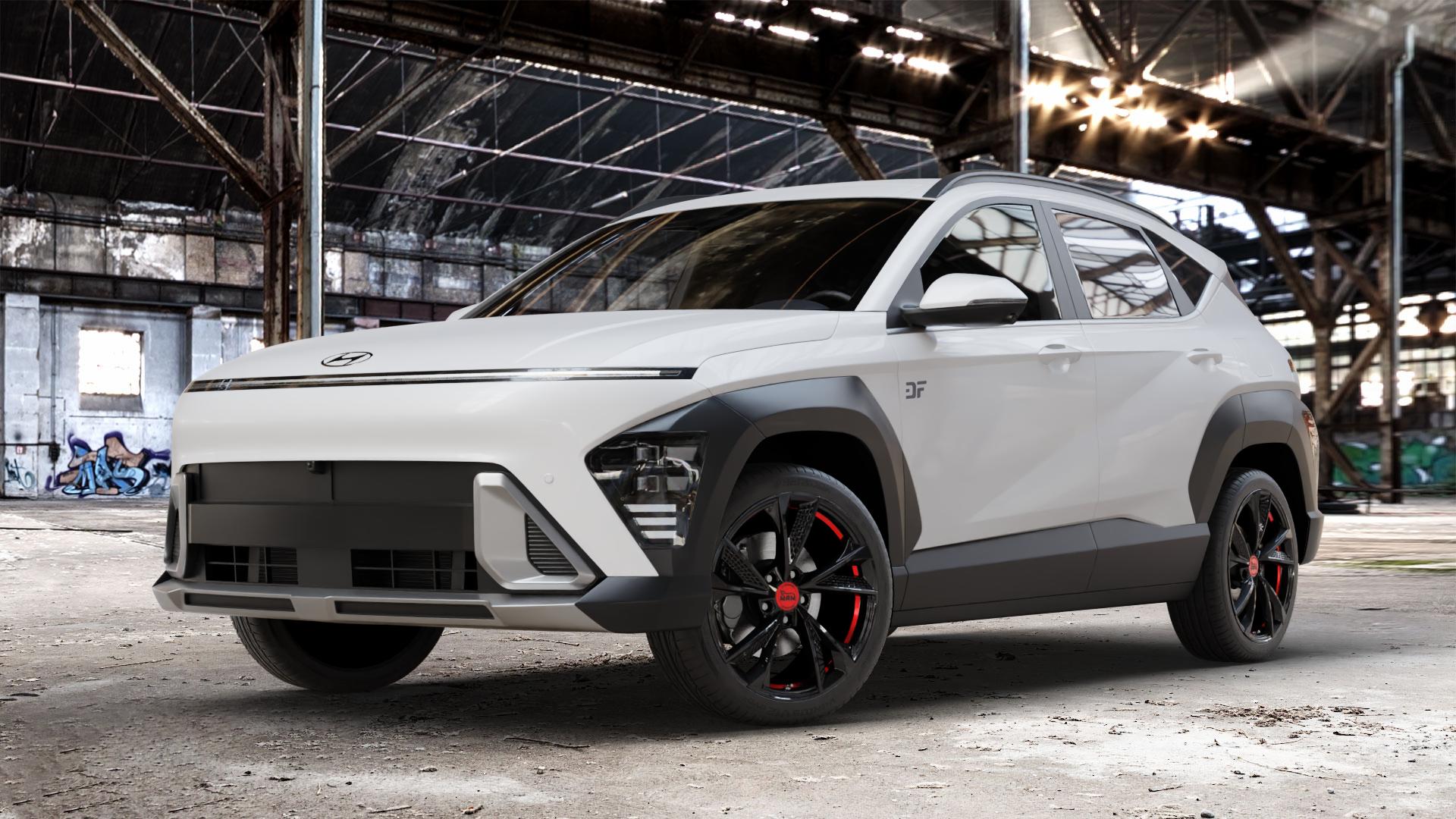 MAM RS6 BLACK PAINTED RED INSIDE Felge mit Reifen schwarz rot mehrfarbig in 19Zoll Winterfelge Alufelge auf weissem Hyundai Kona Typ SX2 ⬇️ mit 15mm Tieferlegung ⬇️ Old Industrial Hall_max_4400mm_2024 Frontansicht_1