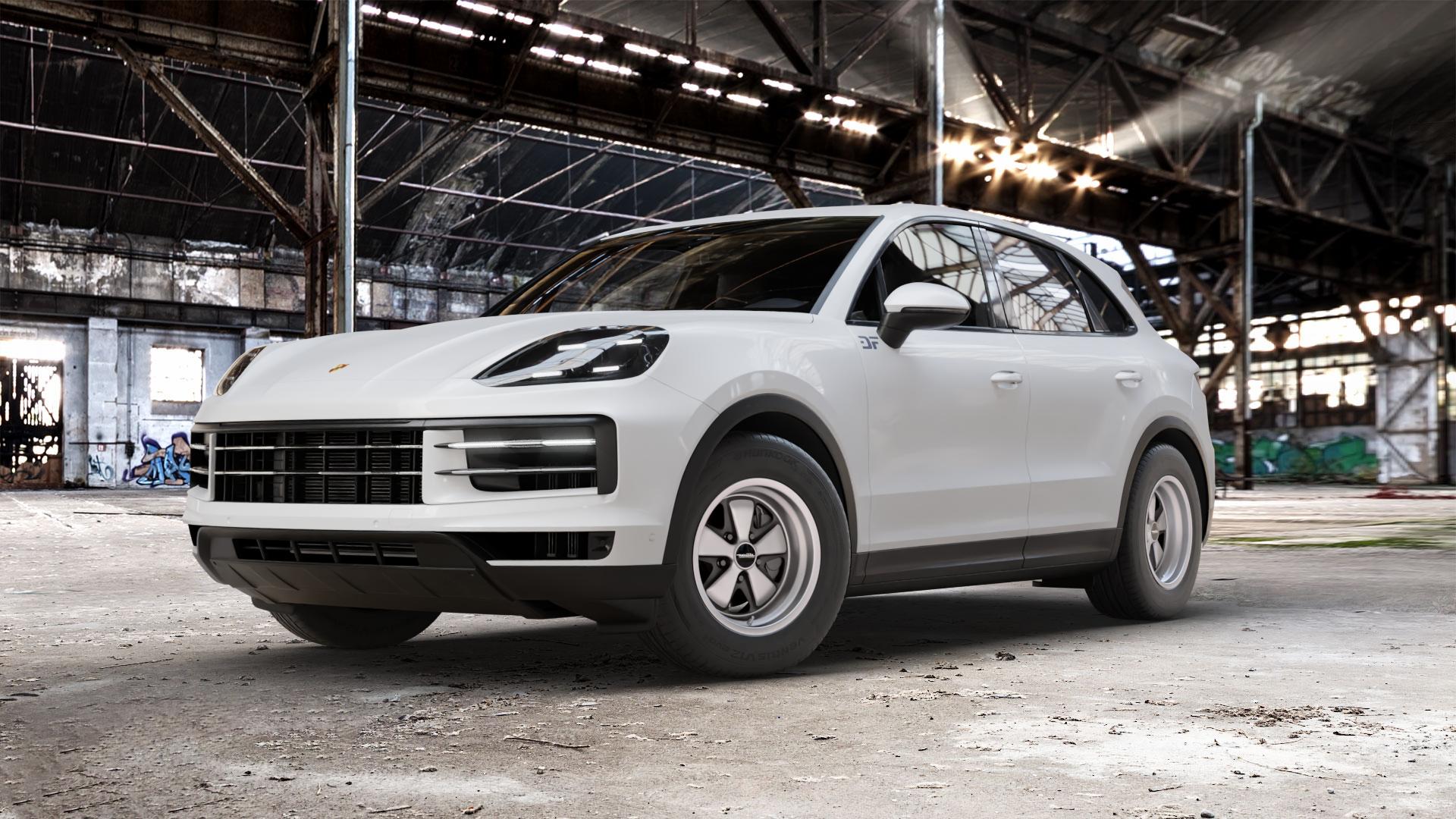 Maxilite 5 spoke Style eloxierter look Felge mit Reifen in 17Zoll Alufelge auf weissem Porsche Cayenne III Typ 9YA Facelift ⬇️ mit 15mm Tieferlegung ⬇️ Old Industrial Hall_max_5300mm_2024 Frontansicht_1