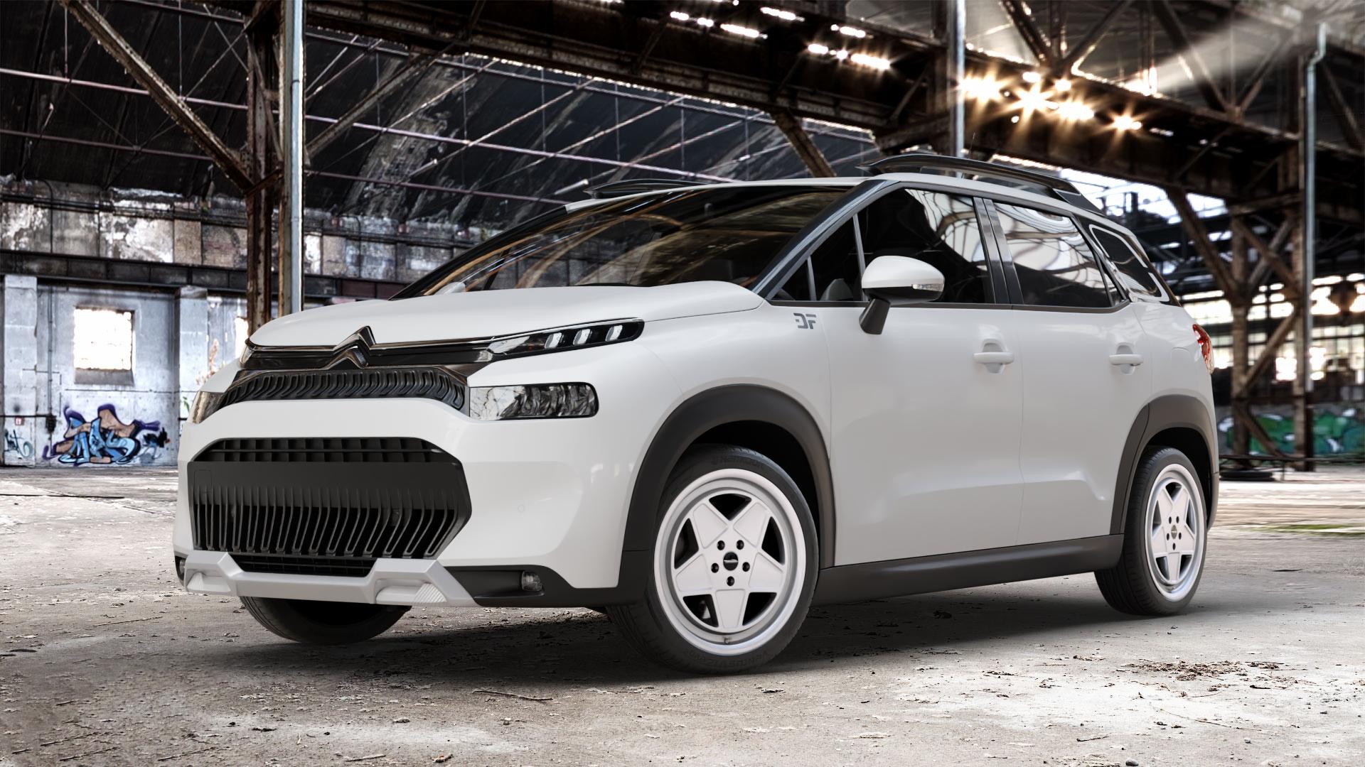 Maxilite TR Style silber Felge mit Reifen in 18Zoll Alufelge auf weissem Citroen C3 Aircross Typ 2 Facelift ⬇️ mit 15mm Tieferlegung ⬇️ Old Industrial Hall_max_4400mm_2024 Frontansicht_1