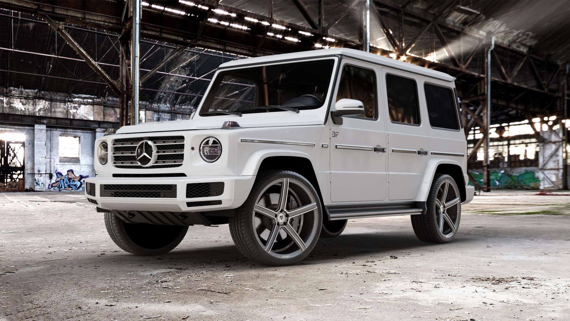 MB-DESIGN KV1 DC Glanzgrau poliert Felge mit Reifen in 23Zoll Alufelge auf weissem Mercedes G-Klasse Typ W463 Facelift (18->) ⬇️ mit 15mm Tieferlegung ⬇️ Old Industrial Hall_max_5300mm_2024 Frontansicht_1