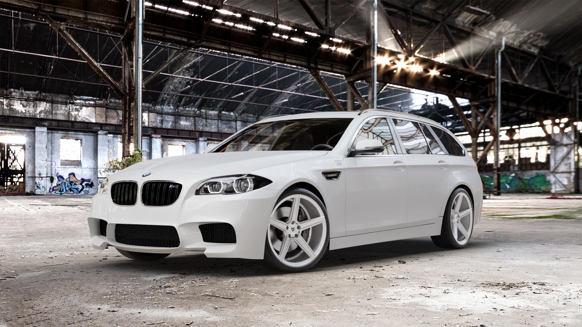 MB-DESIGN KV1 DC Silber Felge mit Reifen in 20Zoll Winterfelge Alufelge auf weissem BMW M550d xDrive Typ F11 (Touring) 3,0l 280kW (381 PS) ⬇️ mit 15mm Tieferlegung ⬇️ Old Industrial Hall_max_5300mm_2024 Frontansicht_1