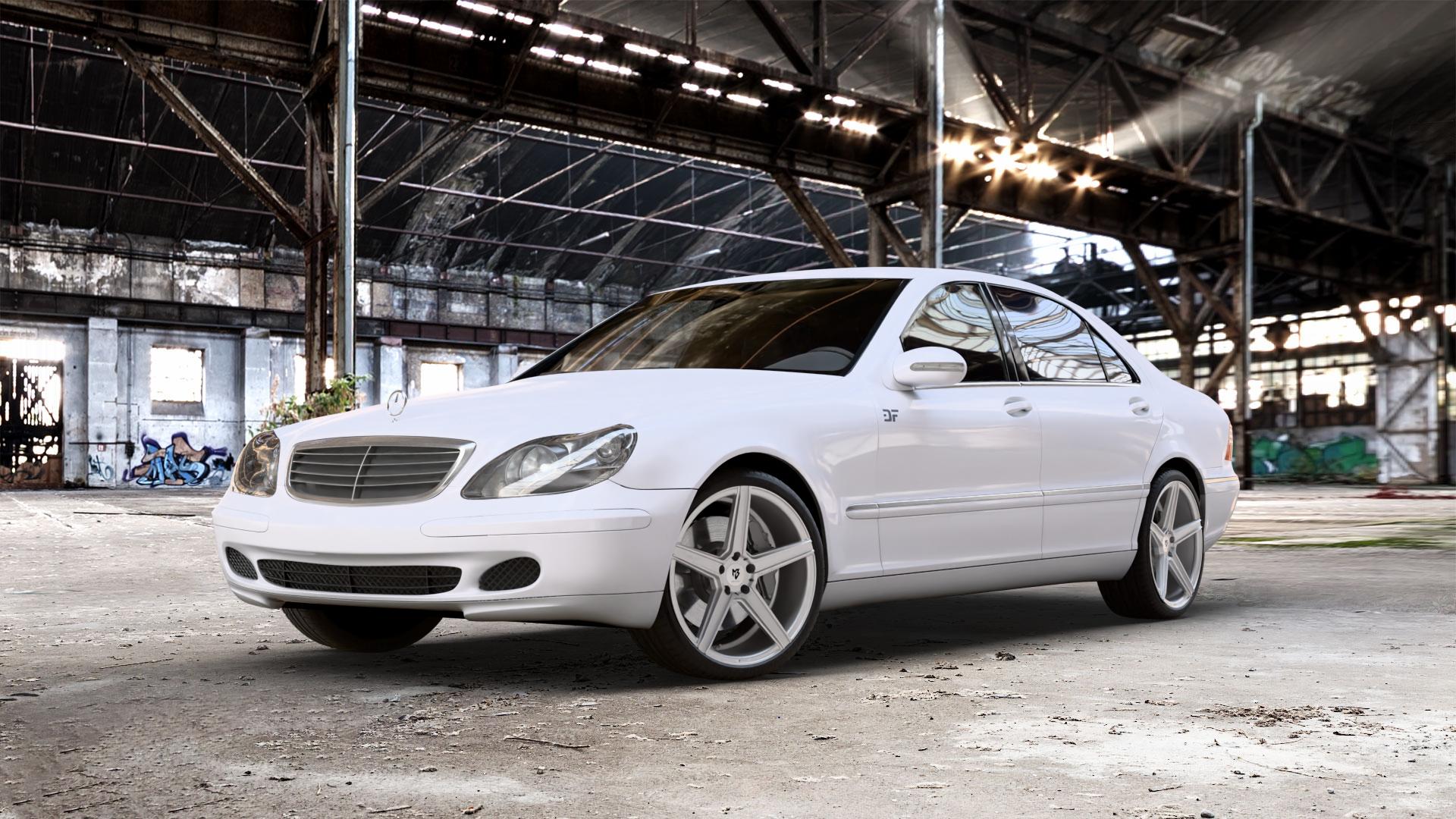 MB-DESIGN KV1 Silber Felge mit Reifen in 20Zoll Winterfelge Alufelge auf weissem Mercedes S-Klasse Typ W220 2,8l S 280 150kW (204 PS) 3,2l 320 165kW (224 4,3l 430 205kW (279 5,0l 500 220kW (299 225kW (306 3,7l 350 180kW (245 CDI 145kW (197 4, ⬇️ mit 15mm Tieferlegung ⬇️ Old Industrial Hall_max_5300mm_2024 Frontansicht_1