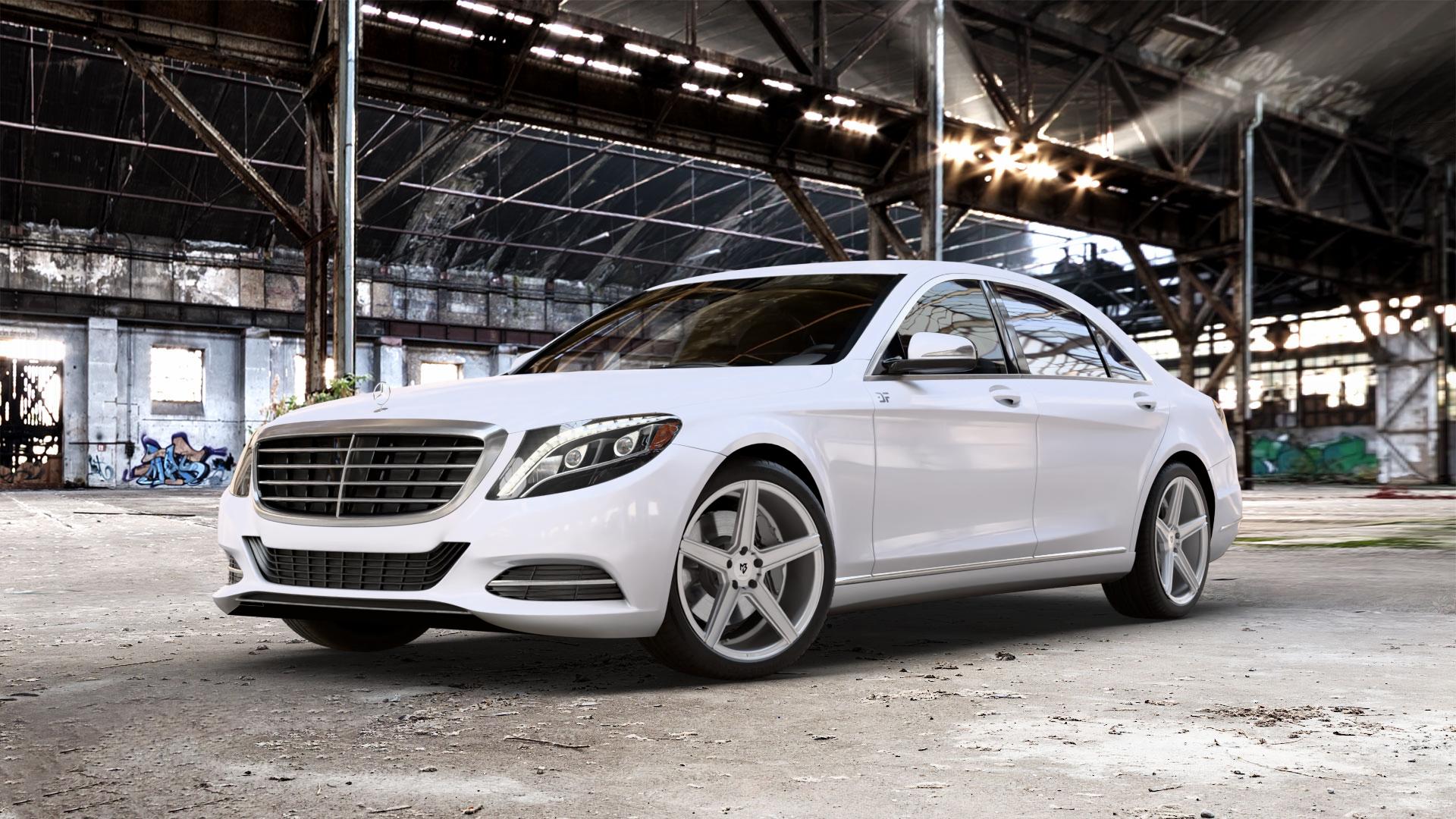 MB-DESIGN KV1 Silber Felge mit Reifen in 20Zoll Winterfelge Alufelge auf weissem Mercedes S-Klasse Typ W222 Facelift ⬇️ mit 15mm Tieferlegung ⬇️ Old Industrial Hall_max_5300mm_2024 Frontansicht_1