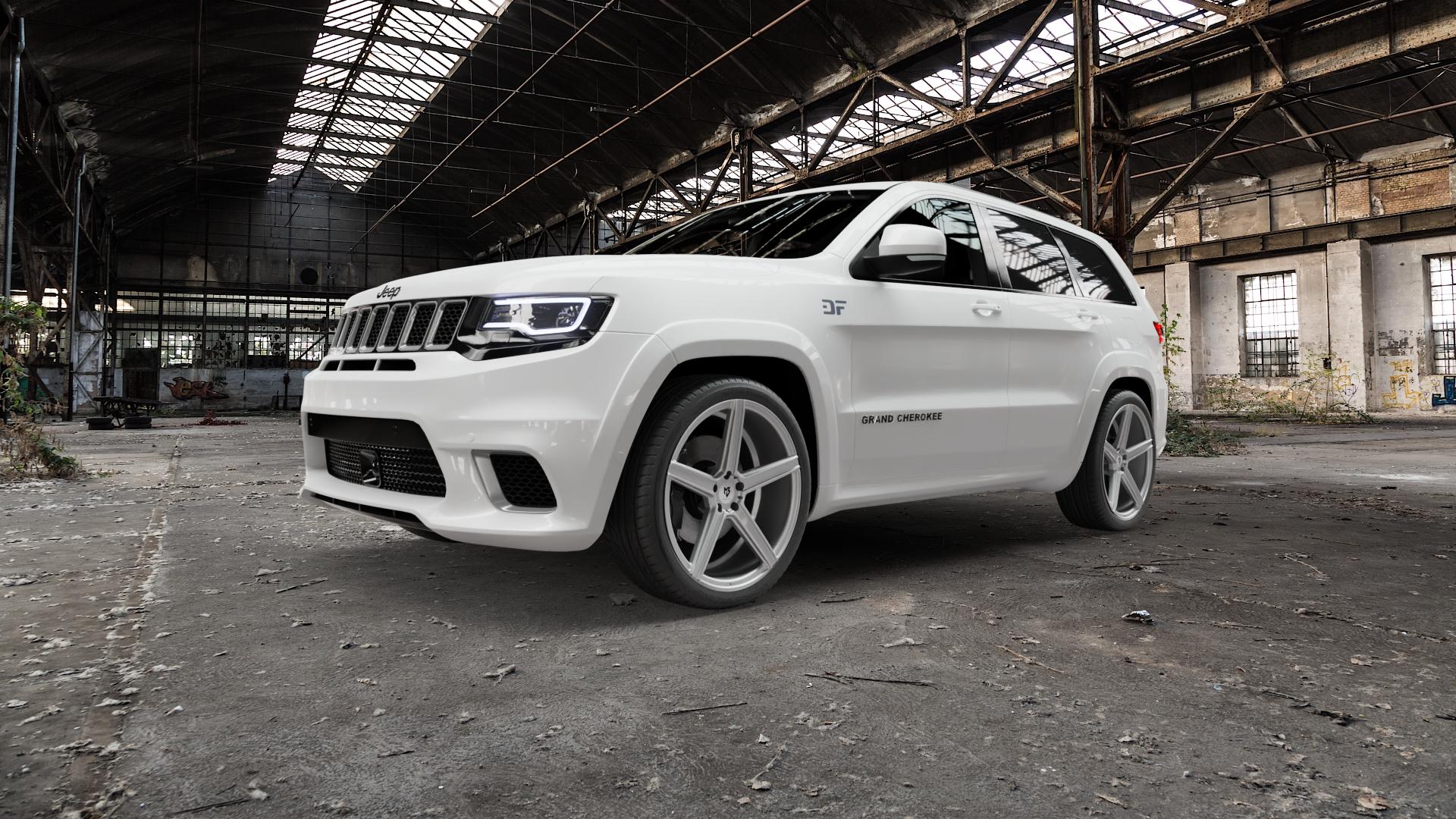 MB-DESIGN KV1 Silber Felge mit Reifen in 22Zoll Winterfelge Alufelge auf weissem Jeep Grand Cherokee IV Typ WK Facelift 17 ⬇️ mit 15mm Tieferlegung ⬇️ Old Industrial Hall_max5000mm_2022 Frontansicht_1