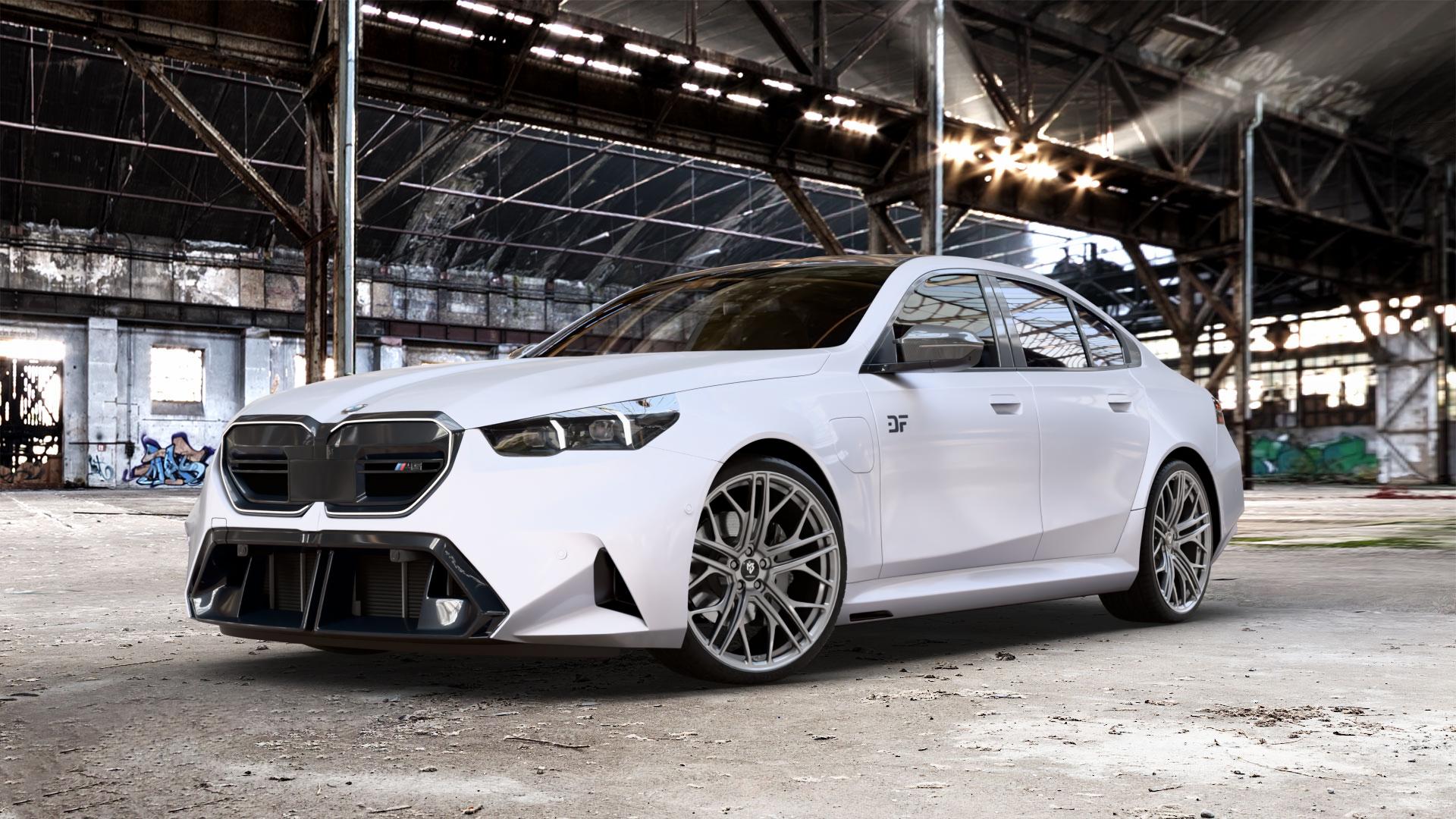 MB-DESIGN SF1 Forged Glanzgrau Felge mit Reifen in 22Zoll Winterfelge Alufelge auf weissem BMW M5 Typ G90 (Limousine) ⬇️ mit 15mm Tieferlegung ⬇️ Old Industrial Hall_max_5300mm_2024 Frontansicht_1