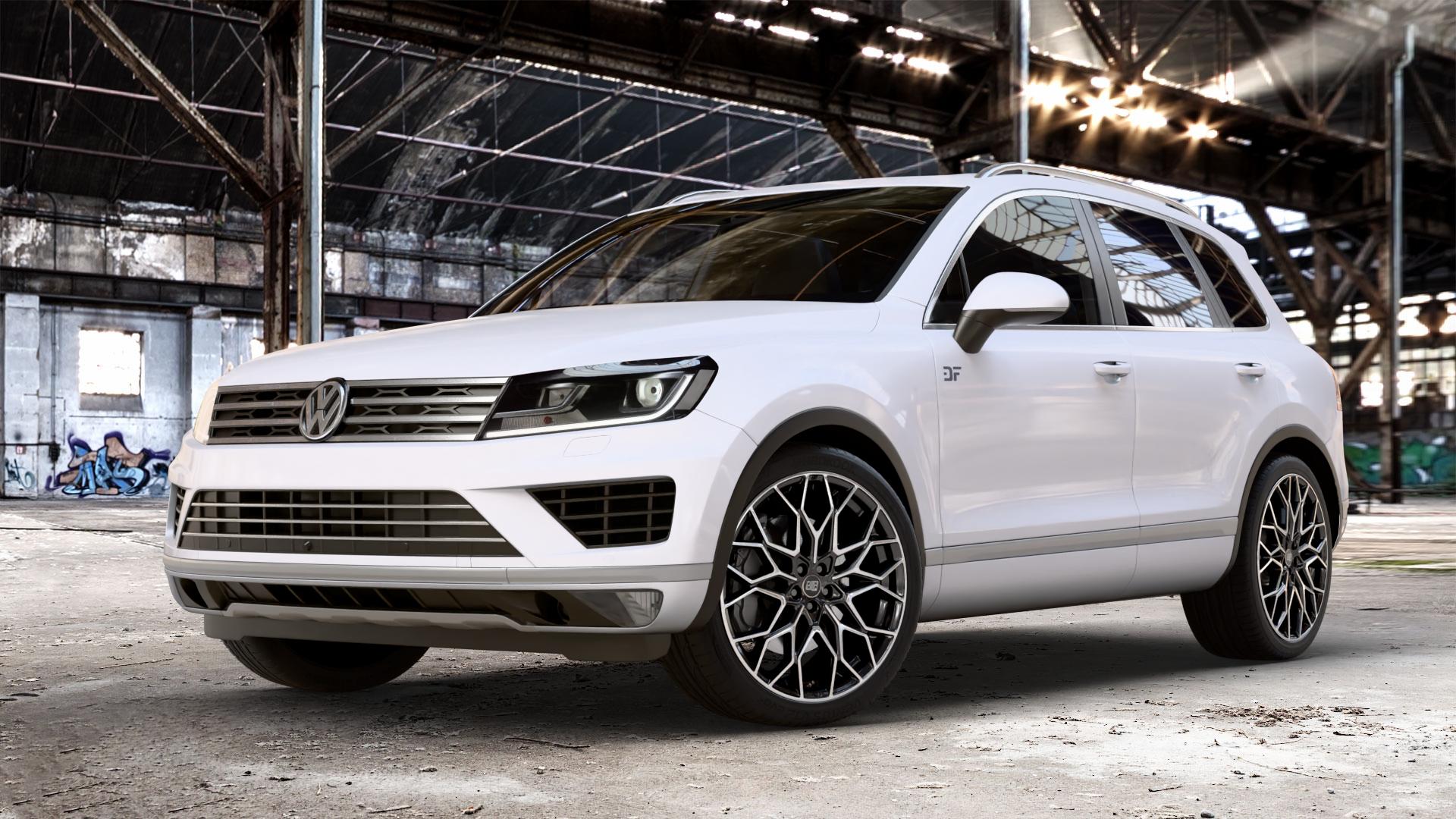 MSW 51 GLOSS BLACK FULL POLISHED Felge mit Reifen schwarz in 21Zoll Alufelge auf weissem Volkswagen (VW) Touareg II Typ 7P Facelift ⬇️ mit 15mm Tieferlegung ⬇️ Old Industrial Hall_max_4400mm_2024 Frontansicht_1