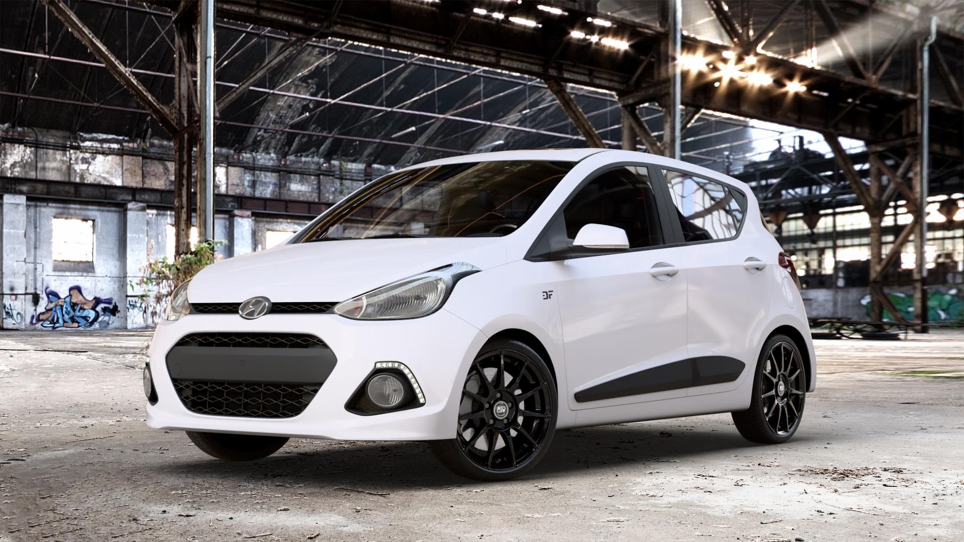 MSW 85 GLOSS BLACK Felge mit Reifen schwarz in 17Zoll Winterfelge Alufelge auf weissem Hyundai i10 Typ IA ⬇️ mit 15mm Tieferlegung ⬇️ Old Industrial Hall_max_4400mm_2024 Frontansicht_1
