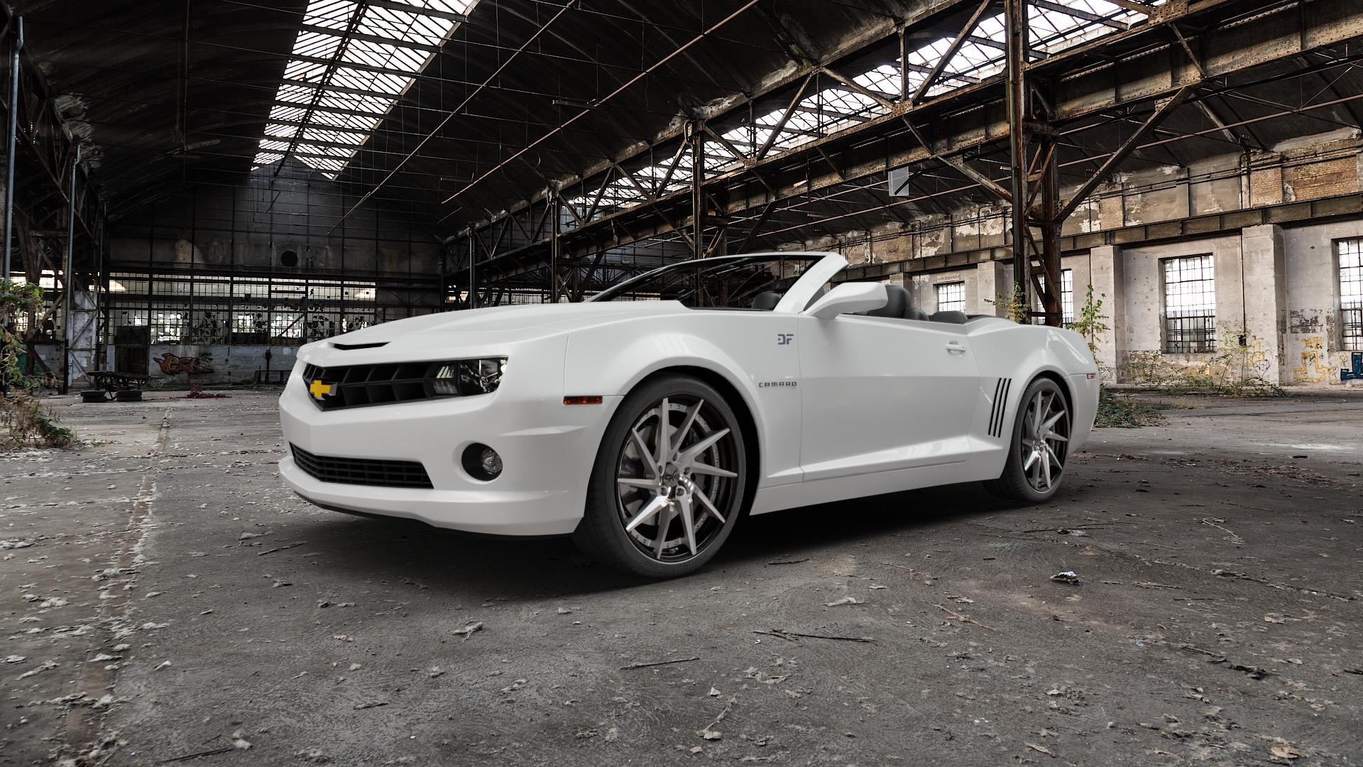 OXFORGED MP1 silver brush, lip polish Felge mit Reifen silber in 21Zoll Alufelge auf weissem Chevrolet Camaro V Cabrio ⬇️ mit 15mm Tieferlegung ⬇️ Old Industrial Hall_max5000mm_2022 Frontansicht_1