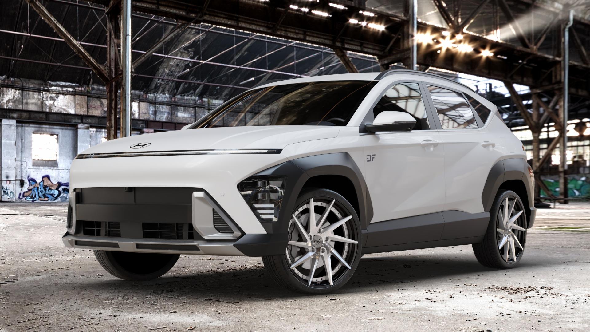 OXFORGED MP1 silver brush, lip polish Felge mit Reifen silber in 21Zoll Alufelge auf weissem Hyundai Kona Typ SX2 ⬇️ mit 15mm Tieferlegung ⬇️ Old Industrial Hall_max_4400mm_2024 Frontansicht_1