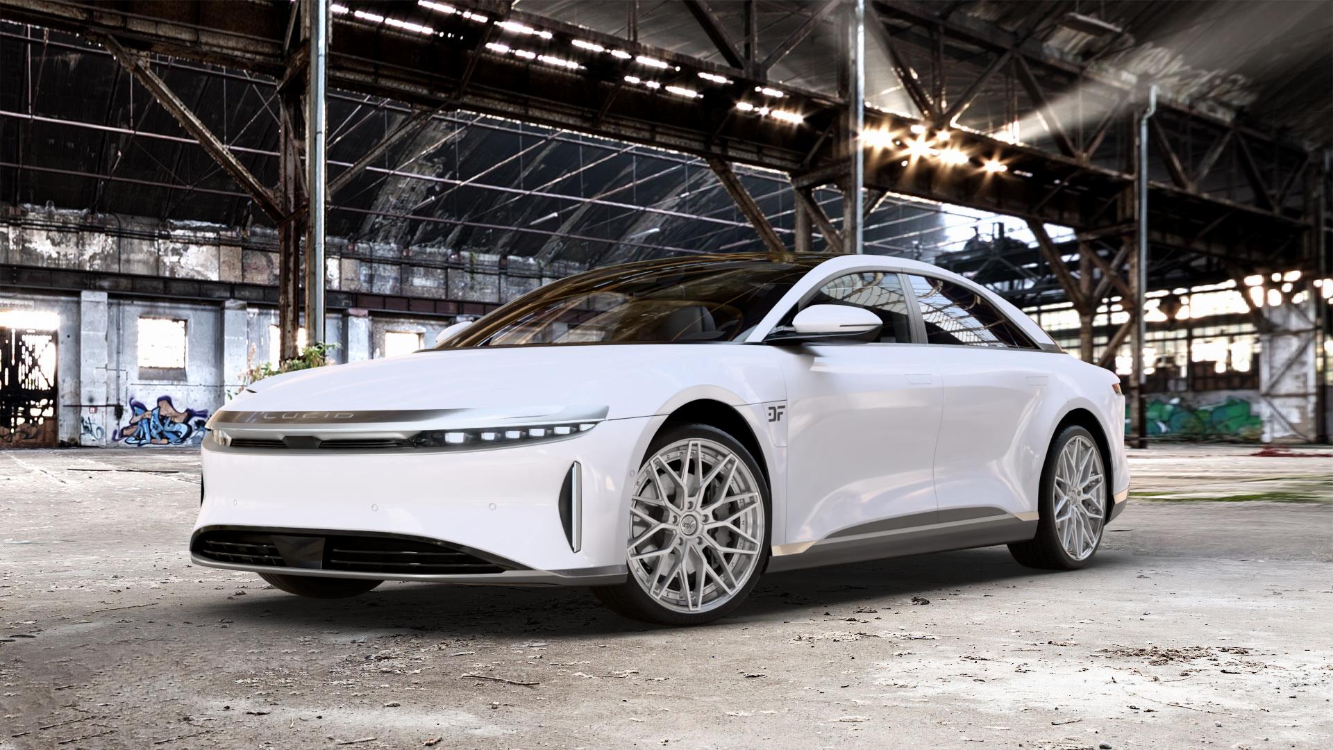 OXFORGED MP6 silver brush, lip polish Felge mit Reifen silber in 21Zoll Alufelge auf weissem Lucid Air Typ A1 0,0l 271kW AWD (368 PS) 234kW (318 202kW (275 204kW (277 ⬇️ mit 15mm Tieferlegung ⬇️ Old Industrial Hall_max_5300mm_2024 Frontansicht_1