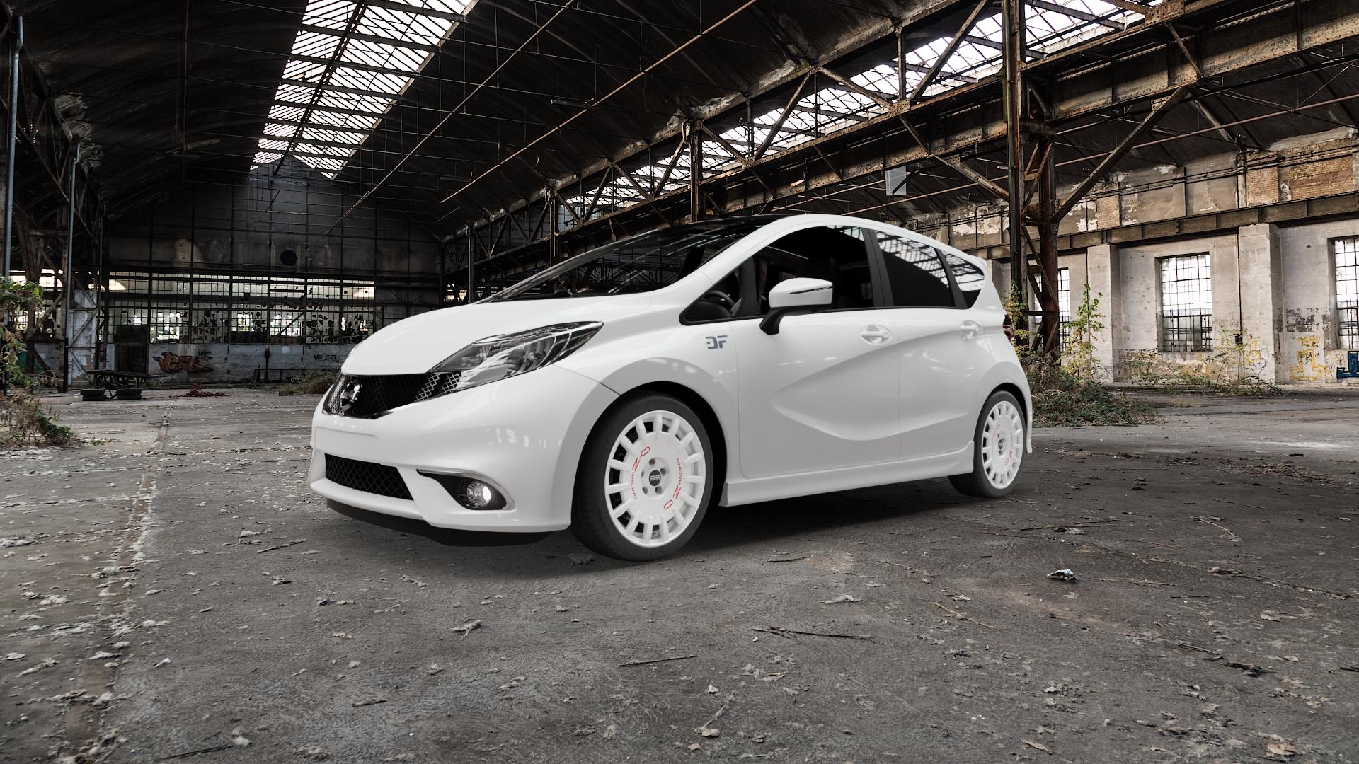 OZ RACING RALLY RACING RACE WHITE + RED LETTERING Felge mit Reifen rot weiss weiß in 17Zoll Winterfelge Alufelge auf weissem Nissan Note Typ E12 ⬇️ mit 15mm Tieferlegung ⬇️ Old Industrial Hall_max5000mm_2022 Frontansicht_1