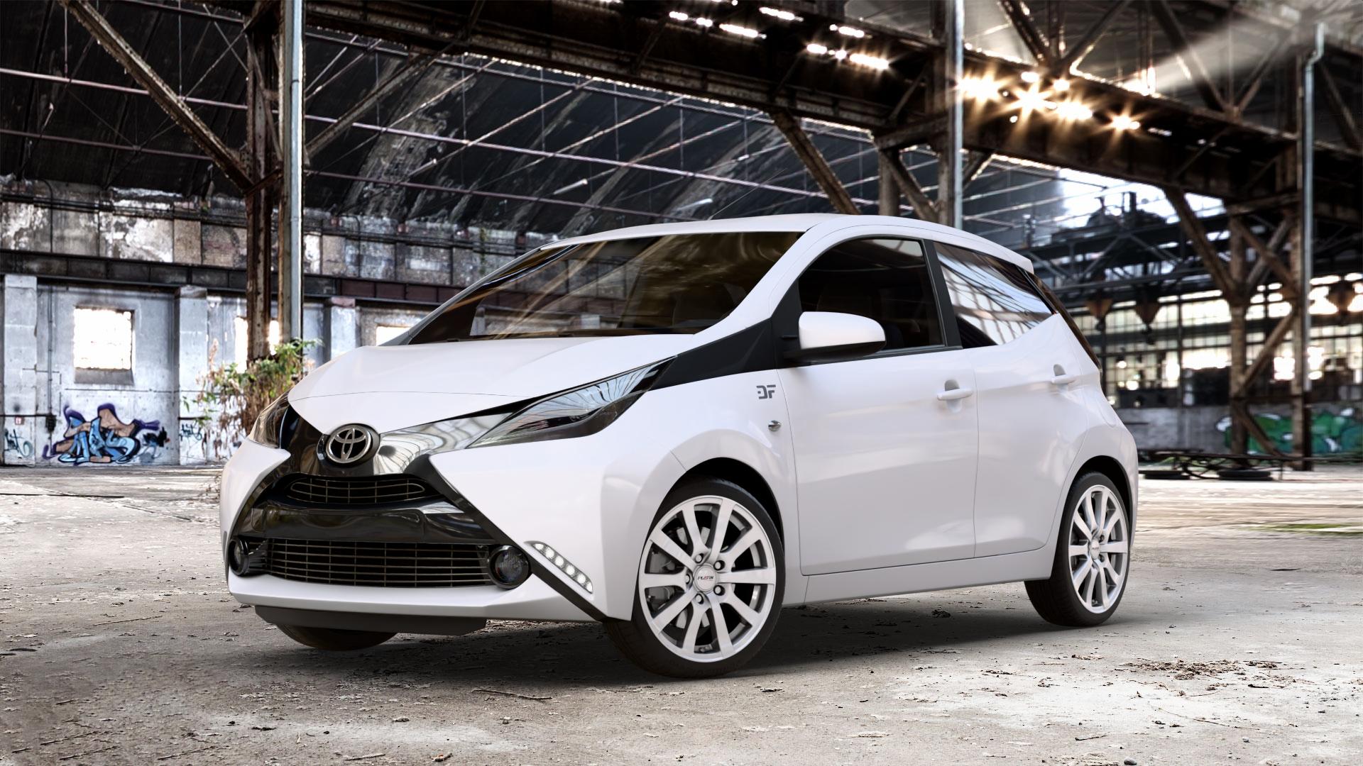 Platin Wheels P 58 silber Felge mit Reifen in 16Zoll Winterfelge Alufelge auf weissem Toyota Aygo II 1,0l 51kW (69 PS) ⬇️ mit 15mm Tieferlegung ⬇️ Old Industrial Hall_max_4400mm_2024 Frontansicht_1