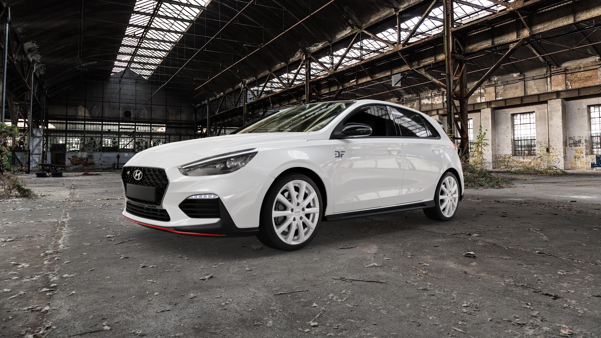 Platin Wheels P 69 polarsilber Felge mit Reifen in 18Zoll Winterfelge Alufelge auf weissem Hyundai i30 Typ PDE 2,0l T-GDI 184kW N (250 PS) 202kW Performance (275 ⬇️ mit 15mm Tieferlegung ⬇️ Old Industrial Hall_max5000mm_2022 Frontansicht_1