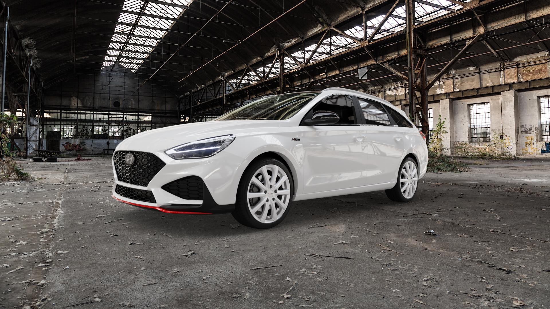 Platin Wheels P 69 polarsilber Felge mit Reifen in 18Zoll Winterfelge Alufelge auf weissem Hyundai i30 Typ PDE Kombi Facelift II ⬇️ mit 15mm Tieferlegung ⬇️ Old Industrial Hall_max5000mm_2022 Frontansicht_1