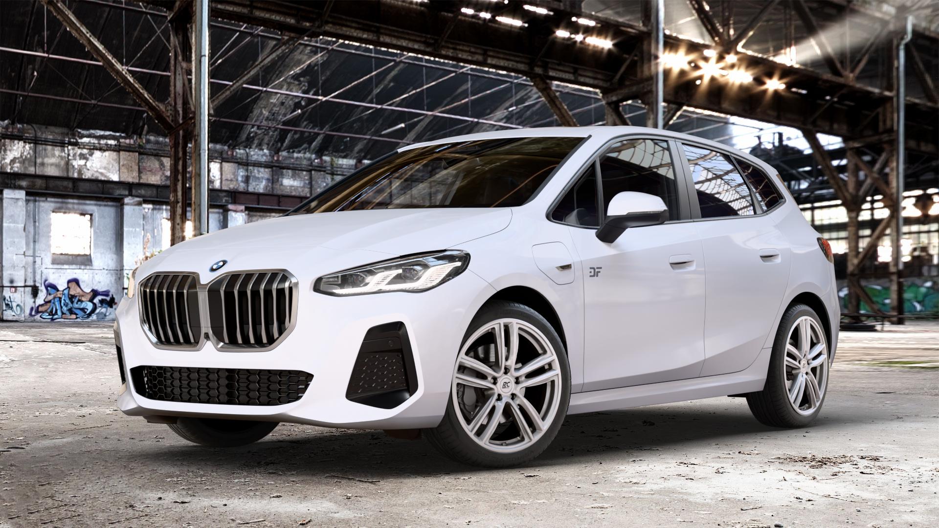 RC Design RC27 kristallsilber lackiert Felge mit Reifen in 19Zoll Winterfelge Alufelge auf weissem BMW 2er U06 Active Tourer (U2AT) ⬇️ mit 15mm Tieferlegung ⬇️ Old Industrial Hall_max_4400mm_2024 Frontansicht_1