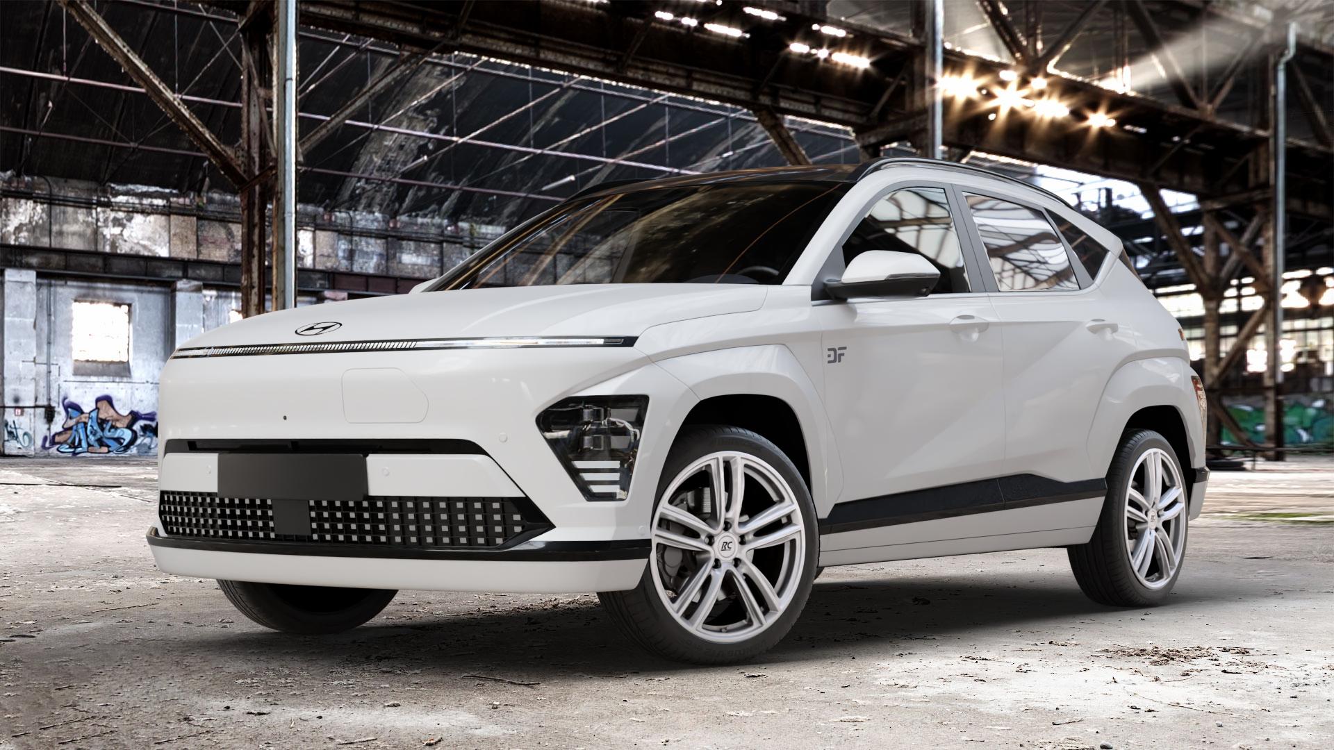 RC Design RC27 kristallsilber lackiert Felge mit Reifen in 19Zoll Winterfelge Alufelge auf weissem Hyundai Kona Elektro Typ SX2E ⬇️ mit 15mm Tieferlegung ⬇️ Old Industrial Hall_max_4400mm_2024 Frontansicht_1