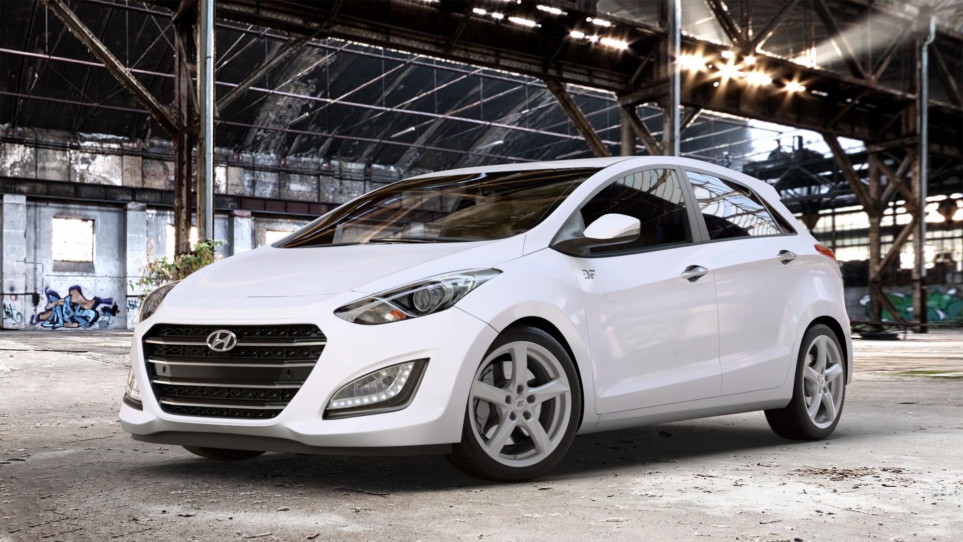 RC Design RC30 kristallsilber lackiert Felge mit Reifen in 17Zoll Winterfelge Alufelge auf weissem Hyundai i30 Typ GDH Facelift ⬇️ mit 15mm Tieferlegung ⬇️ Old Industrial Hall_max_4400mm_2024 Frontansicht_1
