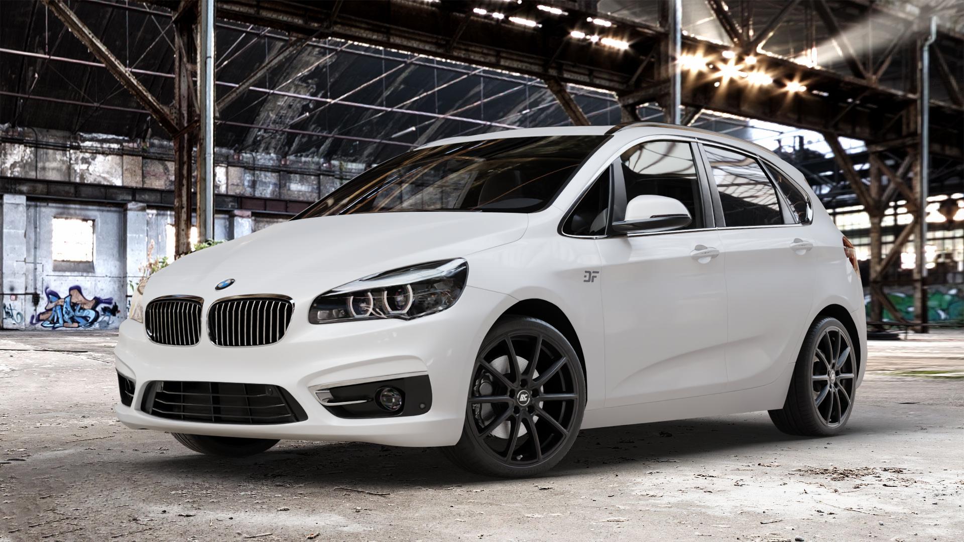 RC Design RC32 satin-black matt-lackiert Felge mit Reifen schwarz in 19Zoll Winterfelge Alufelge auf weissem BMW 2er F45 Active Tourer (UKL-L) (F2AT) Facelift ⬇️ mit 15mm Tieferlegung ⬇️ Old Industrial Hall_max_4400mm_2024 Frontansicht_1
