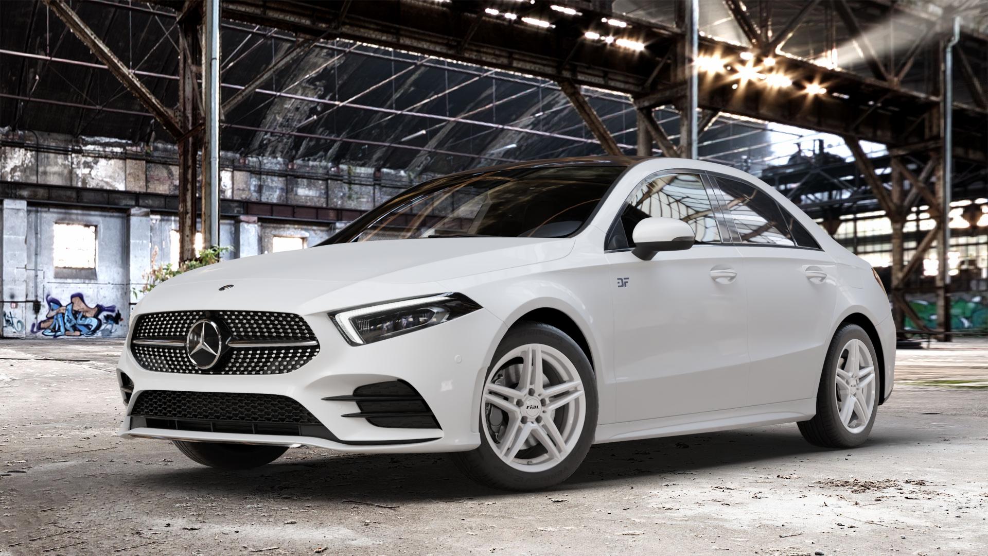 RIAL M10 polar-silber Felge mit Reifen in 17Zoll Winterfelge Alufelge auf weissem Mercedes A-Klasse IV Typ 177 (F2A) Limousine Facelift ⬇️ mit 15mm Tieferlegung ⬇️ Old Industrial Hall_max_4400mm_2024 Frontansicht_1
