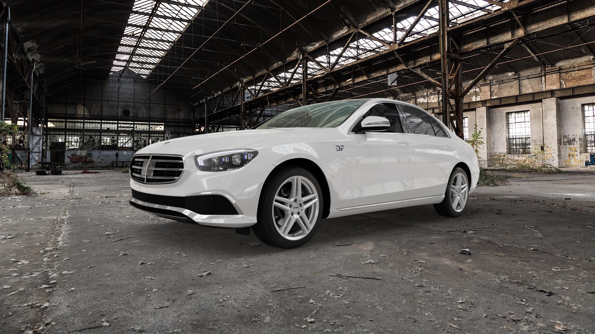 RIAL M10 polar-silber Felge mit Reifen in 18Zoll Winterfelge Alufelge auf weissem Mercedes E-Klasse Typ W213 Limousine Facelift ⬇️ mit 15mm Tieferlegung ⬇️ Old Industrial Hall_max5000mm_2022 Frontansicht_1