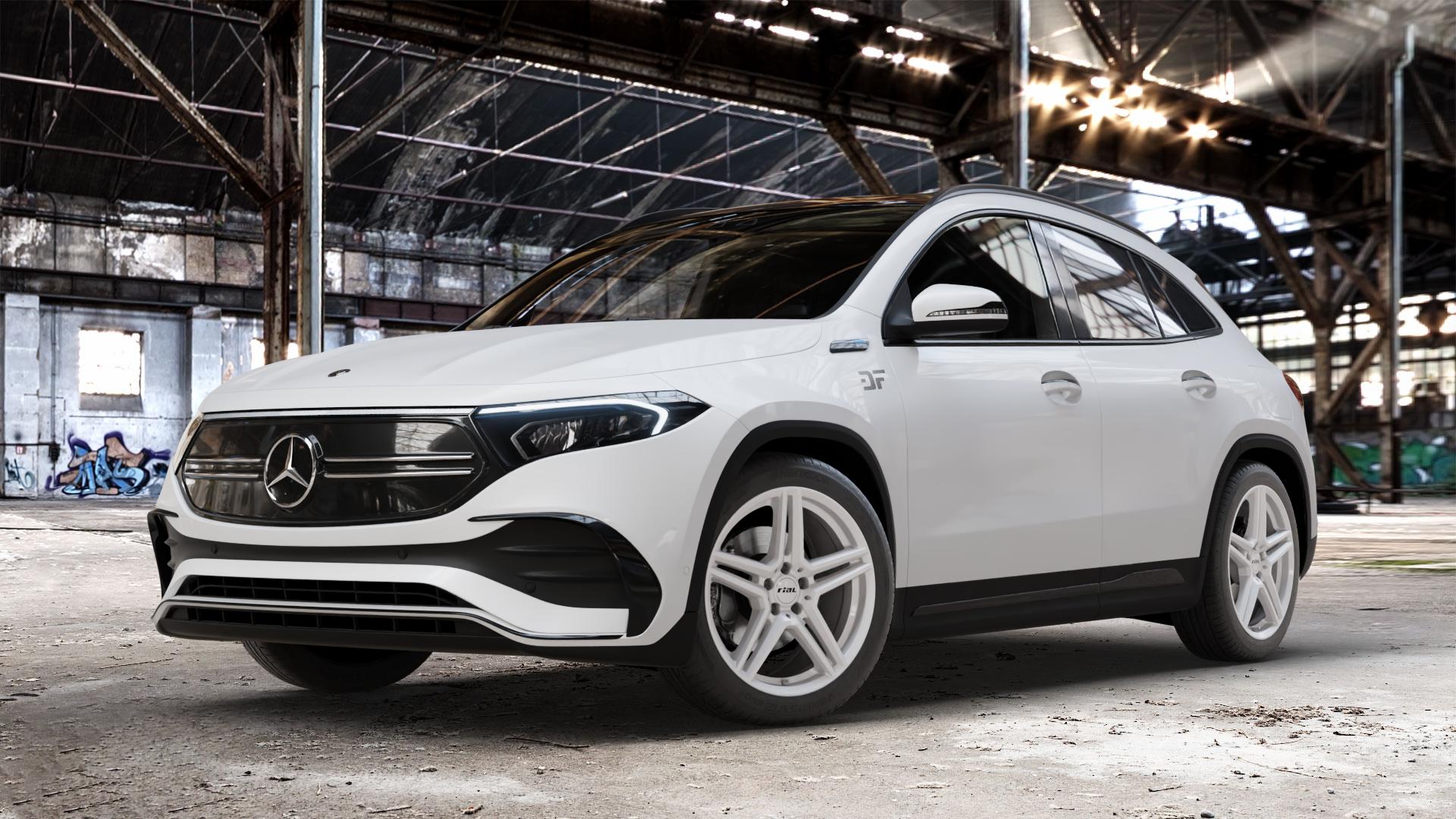 RIAL M10 polar-silber Felge mit Reifen in 19Zoll Winterfelge Alufelge auf weissem Mercedes EQA Typ F2B ⬇️ mit 15mm Tieferlegung ⬇️ Old Industrial Hall_max_4400mm_2024 Frontansicht_1