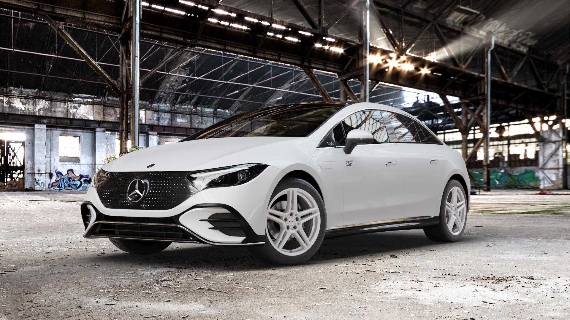 RIAL M10 polar-silber Felge mit Reifen in 19Zoll Winterfelge Alufelge auf weissem Mercedes EQE Typ E2EQEW ⬇️ mit 15mm Tieferlegung ⬇️ Old Industrial Hall_max_5300mm_2024 Frontansicht_1