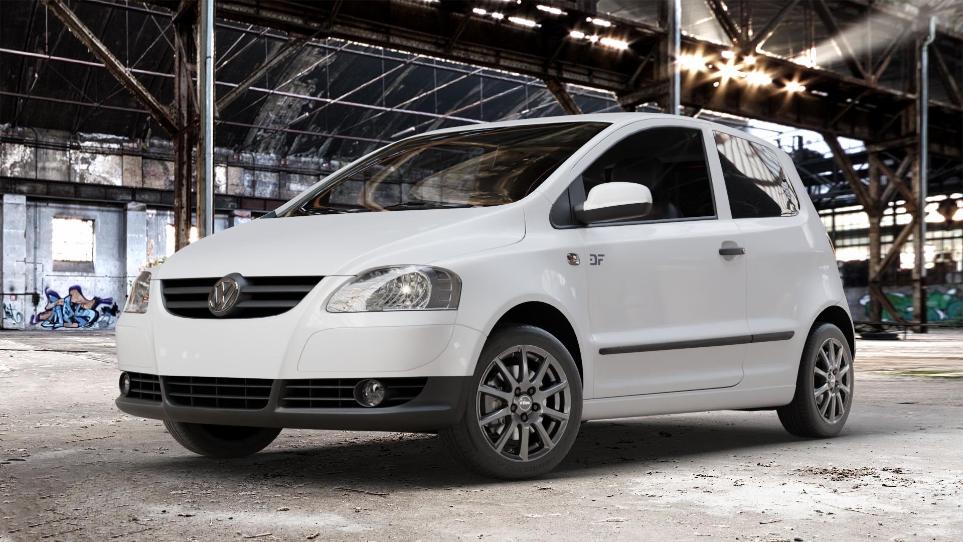 RIAL Milano titanium Felge mit Reifen grau in 16Zoll Winterfelge Alufelge auf weissem Volkswagen (VW) Fox ⬇️ mit 15mm Tieferlegung ⬇️ Old Industrial Hall_max_4400mm_2024 Frontansicht_1