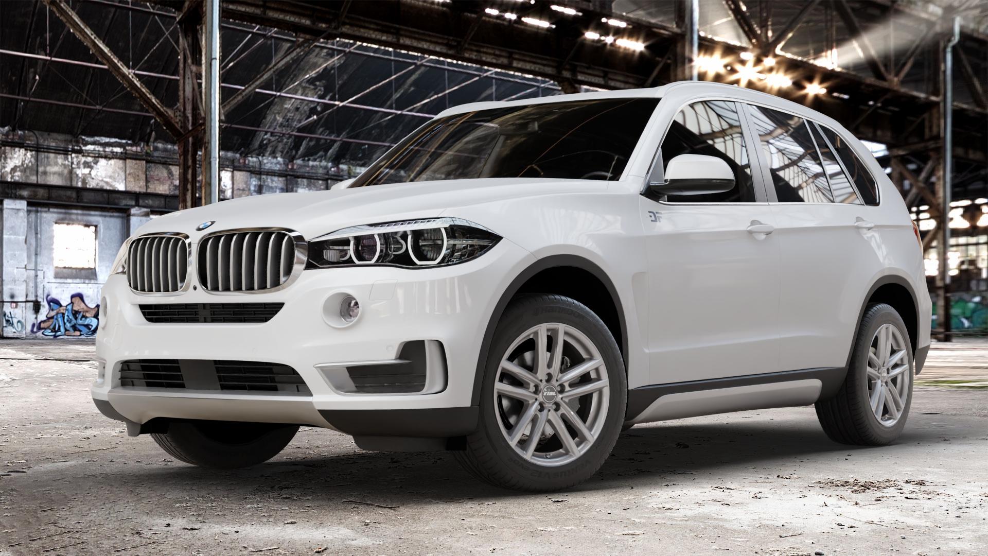 RIAL X10 metal-grey Felge mit Reifen grau in 19Zoll Winterfelge Alufelge auf weissem BMW X5 Typ F15 (X5, X-N1) ⬇️ mit 15mm Tieferlegung ⬇️ Old Industrial Hall_max_4400mm_2024 Frontansicht_1