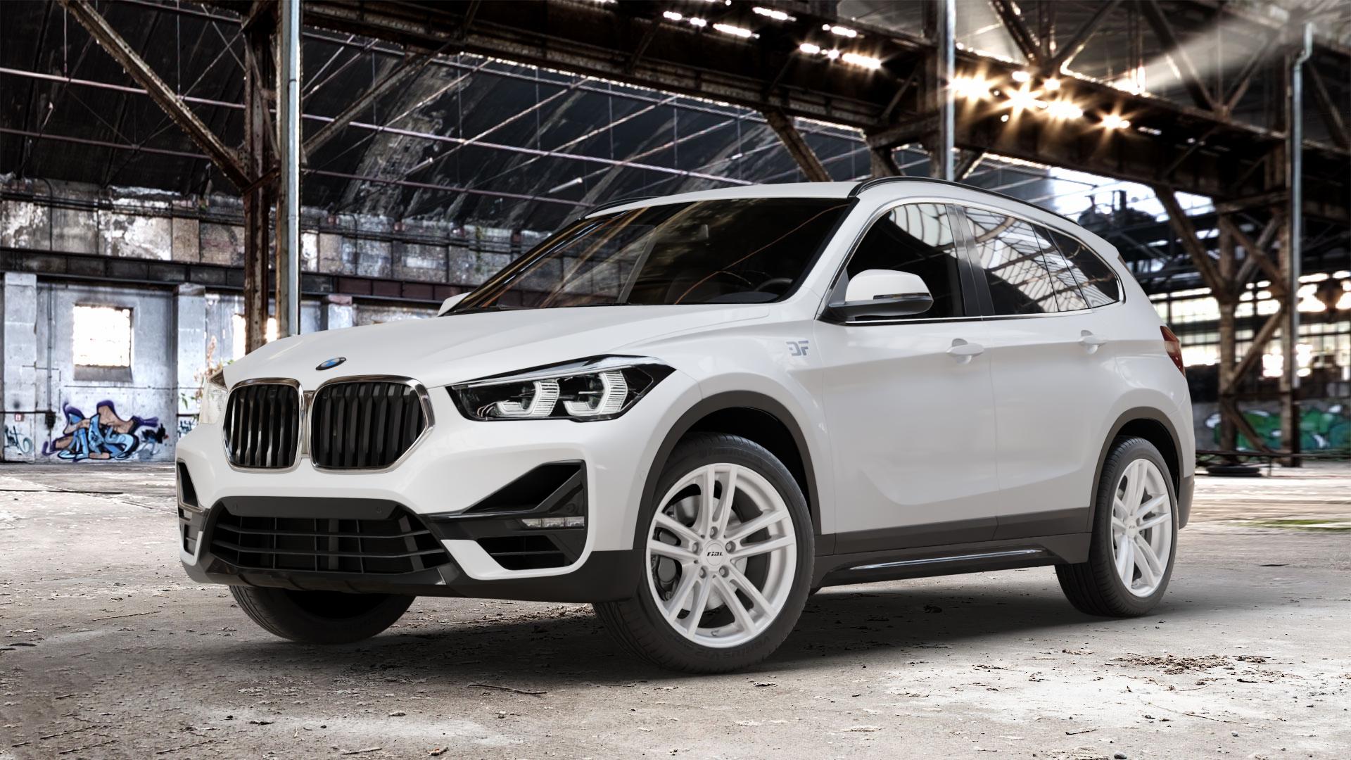 RIAL X10 polar-silber Felge mit Reifen in 18Zoll Winterfelge Alufelge auf weissem BMW X1 Typ F48 (F1X) Facelift ⬇️ mit 15mm Tieferlegung ⬇️ Old Industrial Hall_max_4400mm_2024 Frontansicht_1