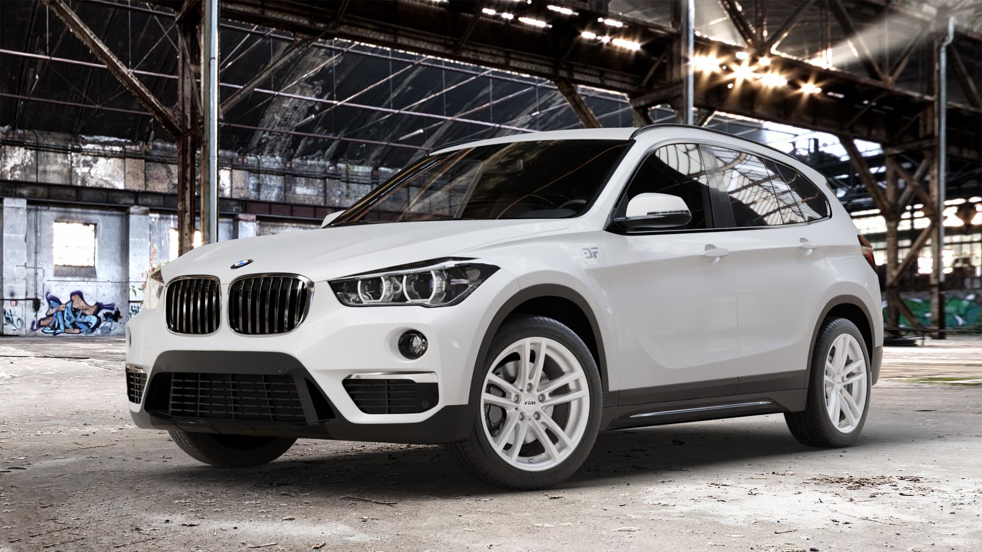 RIAL X10 polar-silber Felge mit Reifen in 18Zoll Winterfelge Alufelge auf weissem BMW X1 Typ F48 (UKL-L) (F1X) ⬇️ mit 15mm Tieferlegung ⬇️ Old Industrial Hall_max_4400mm_2024 Frontansicht_1