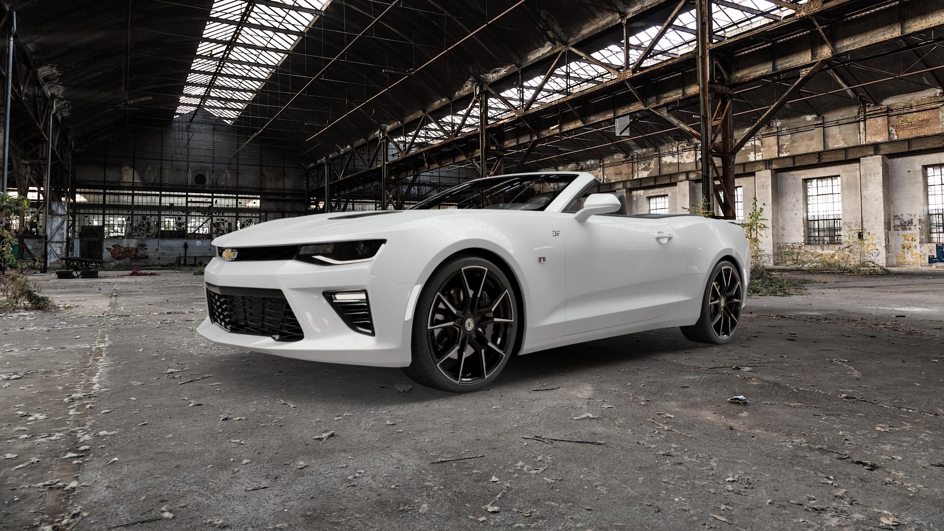 SchmidtRevolution Schmidt Drago Softhorn HellCat Black Felge mit Reifen silber schwarz in 21Zoll Alufelge auf weissem Chevrolet Camaro VI Cabrio Typ A1XC ⬇️ mit 15mm Tieferlegung ⬇️ Old Industrial Hall_max5000mm_2022 Frontansicht_1