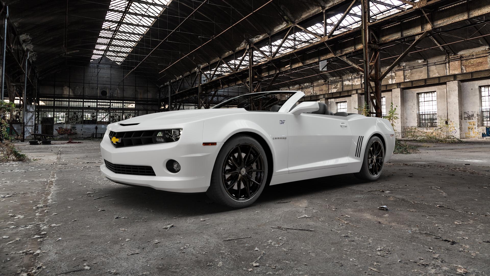 SchmidtRevolution Schmidt TwentyOne GlossBlack Felge mit Reifen schwarz in 20Zoll Winterfelge Alufelge auf weissem Chevrolet Camaro V Cabrio ⬇️ mit 15mm Tieferlegung ⬇️ Old Industrial Hall_max5000mm_2022 Frontansicht_1