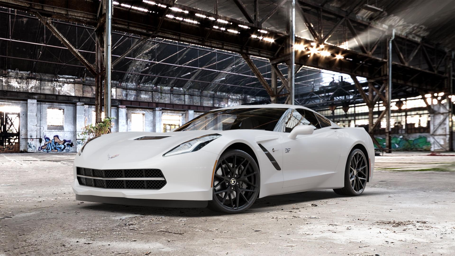 SchmidtRevolution Schmidt ZAYN SatinBlack Felge mit Reifen schwarz schwarz matt in 20Zoll Winterfelge Alufelge auf weissem Corvette C7 Coupe ⬇️ mit 15mm Tieferlegung ⬇️ Old Industrial Hall_max_5300mm_2024 Frontansicht_1
