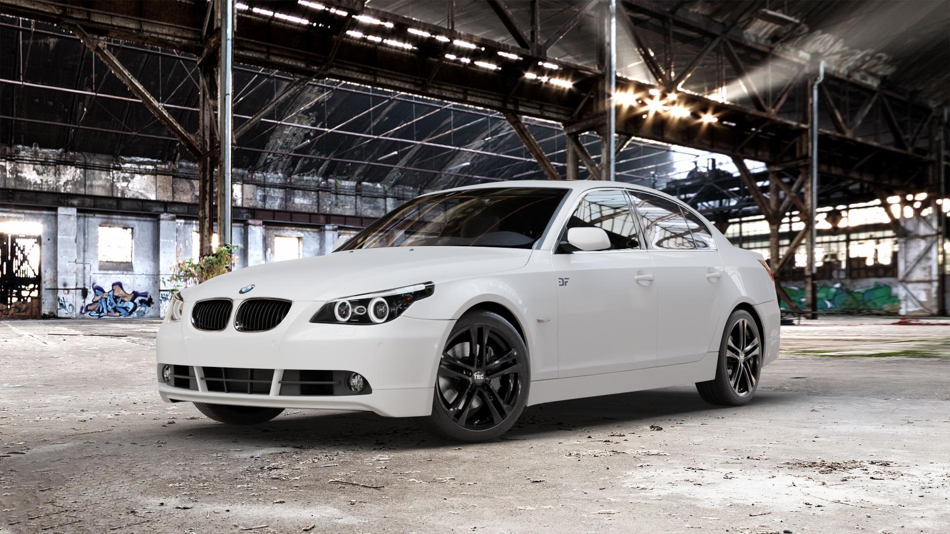 Tec Speedwheels AS4 Schwarz Glanz Felge mit Reifen in 18Zoll Winterfelge Alufelge auf weissem BMW 520i Typ E60 (Limousine) 525i 530i 530d 525d M5 535d 545i 523i 540i 550i 520d 525xd 530xd 530xi 525xi 5er Limousine (560L, 560X) ⬇️ mit 15mm Tieferlegung ⬇️ Old Industrial Hall_max_5300mm_2024 Frontansicht_1