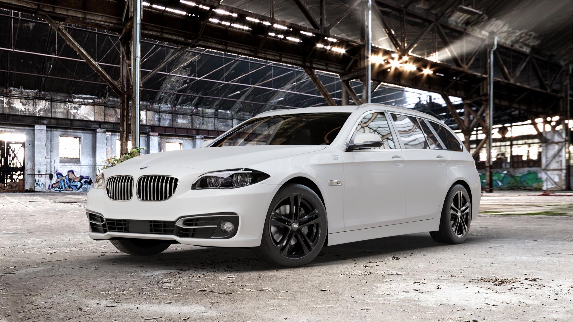 Tec Speedwheels AS4 Schwarz Glanz Felge mit Reifen in 18Zoll Winterfelge Alufelge auf weissem BMW 523i Typ F11 (Touring) 535i 520d 530d 528i xDrive 530i 550i 520i 525d 535d 518d 5er Touring (5K, K-N1) ⬇️ mit 15mm Tieferlegung ⬇️ Old Industrial Hall_max_5300mm_2024 Frontansicht_1