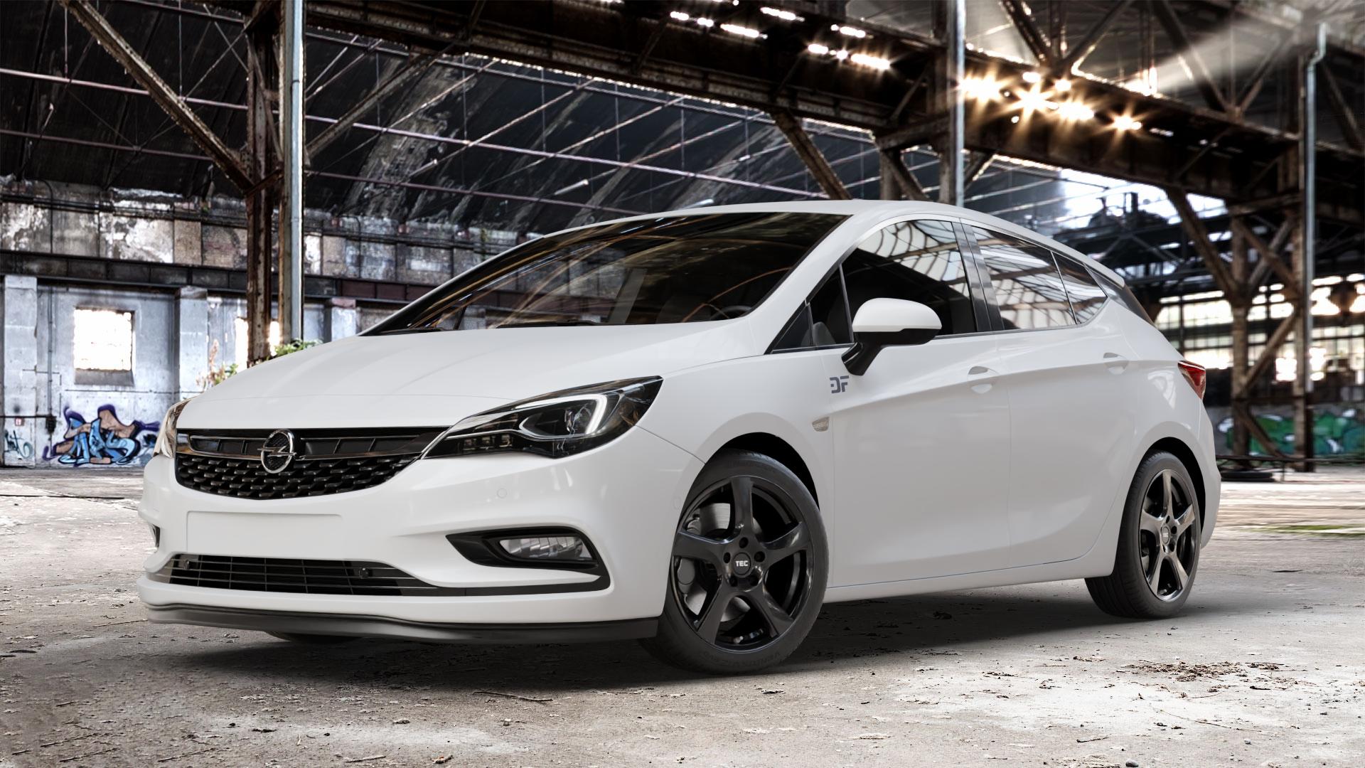 Tec Speedwheels AS5 Schwarz Glanz Felge mit Reifen in 17Zoll Winterfelge Alufelge auf weissem Opel Astra K Typ B-K ⬇️ mit 15mm Tieferlegung ⬇️ Old Industrial Hall_max_4400mm_2024 Frontansicht_1